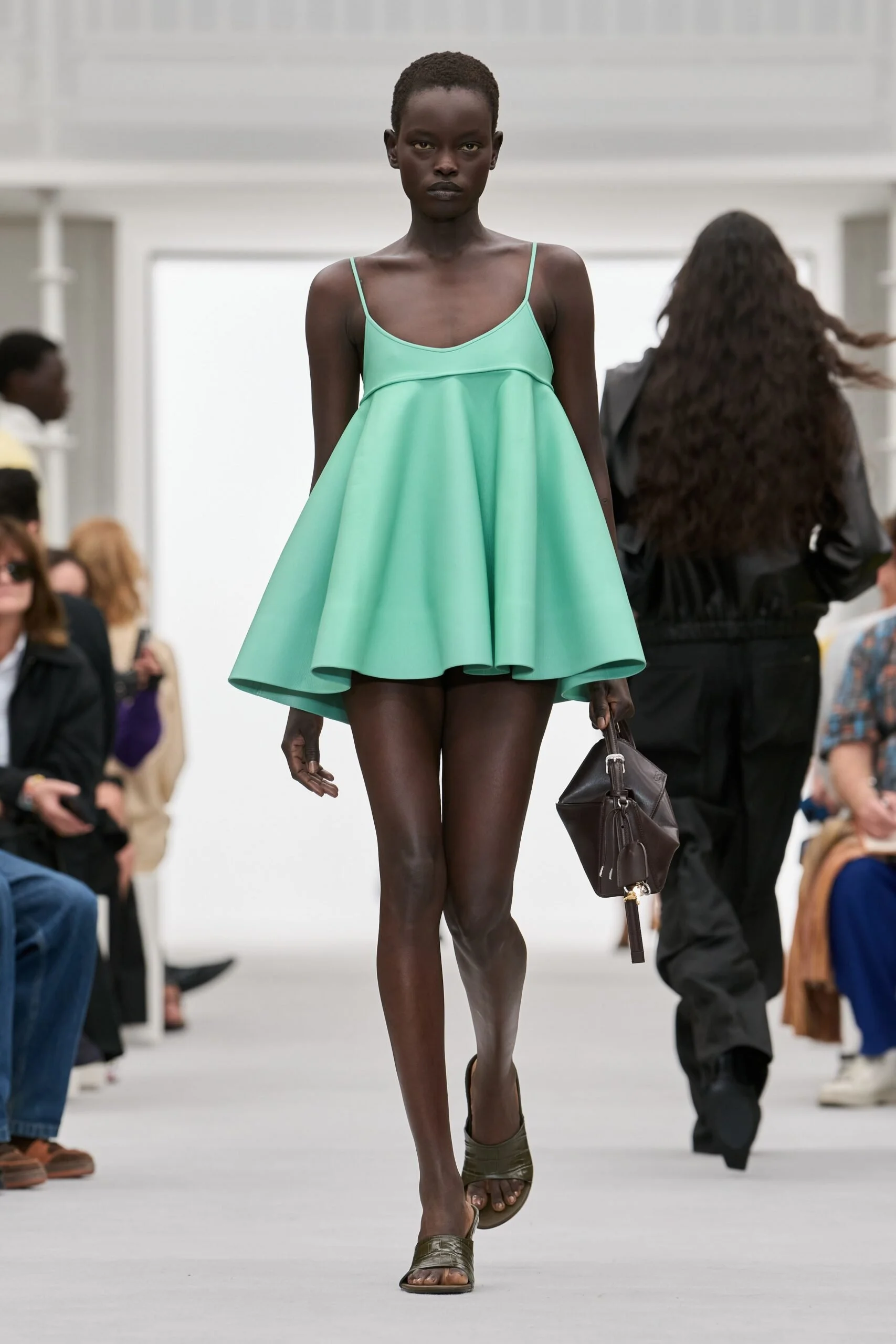 loewe-spring-2027-ready-to-wear-look-35-scaled.jpg