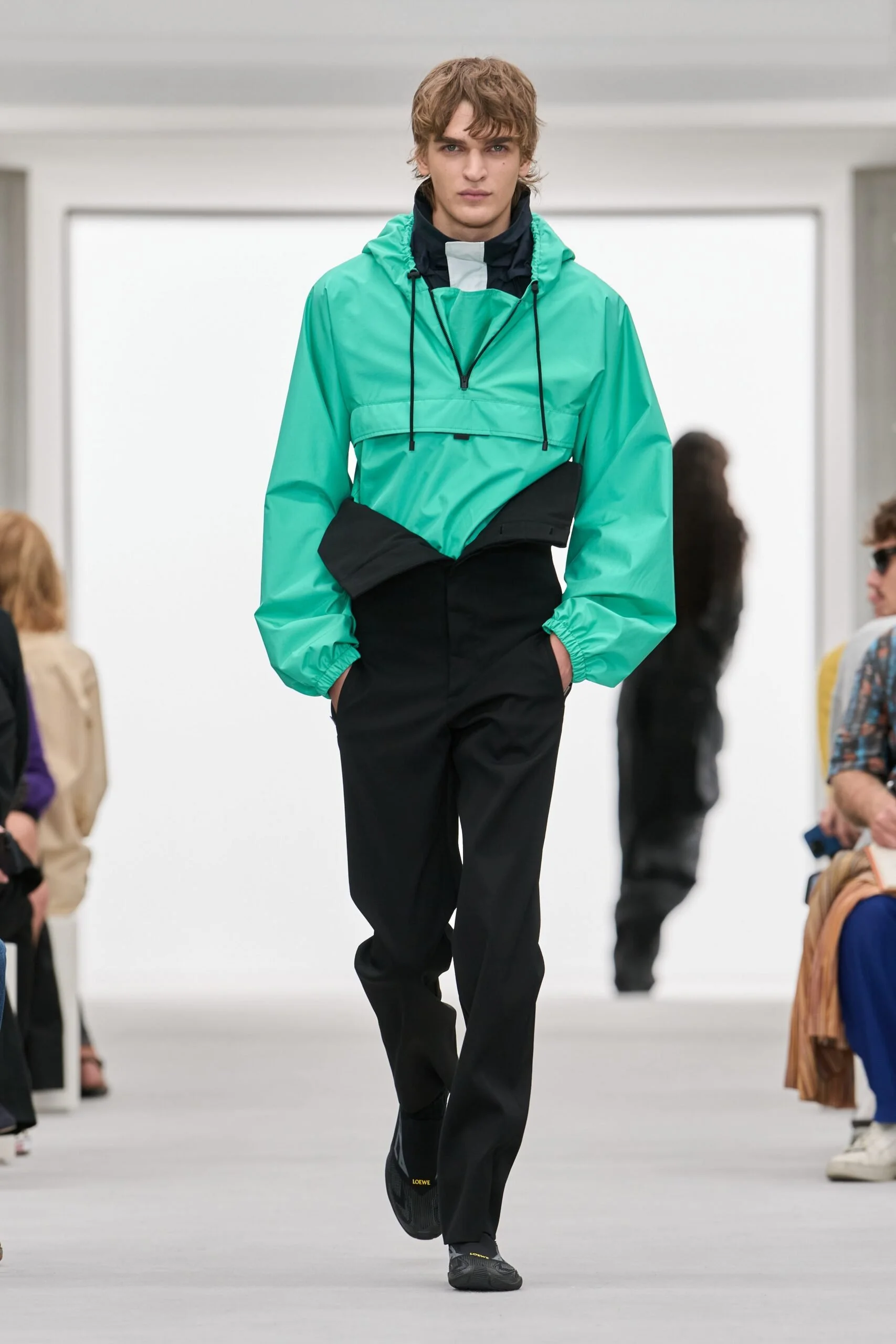 loewe-spring-2027-ready-to-wear-look-36-scaled.jpg