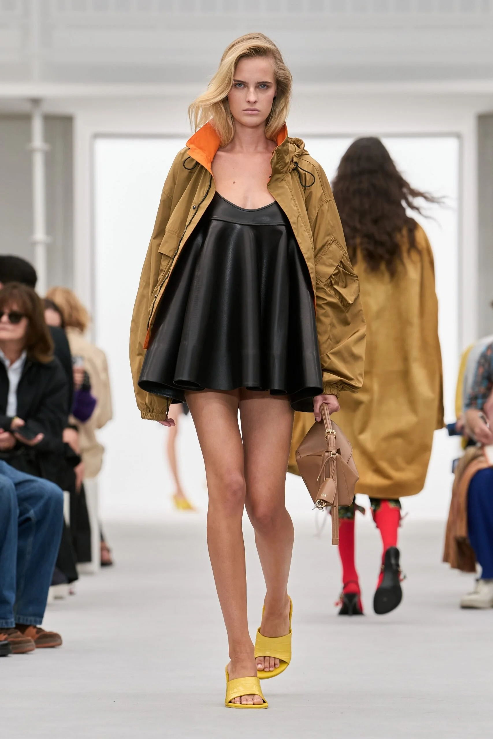 loewe-spring-2027-ready-to-wear-look-37-scaled.jpg