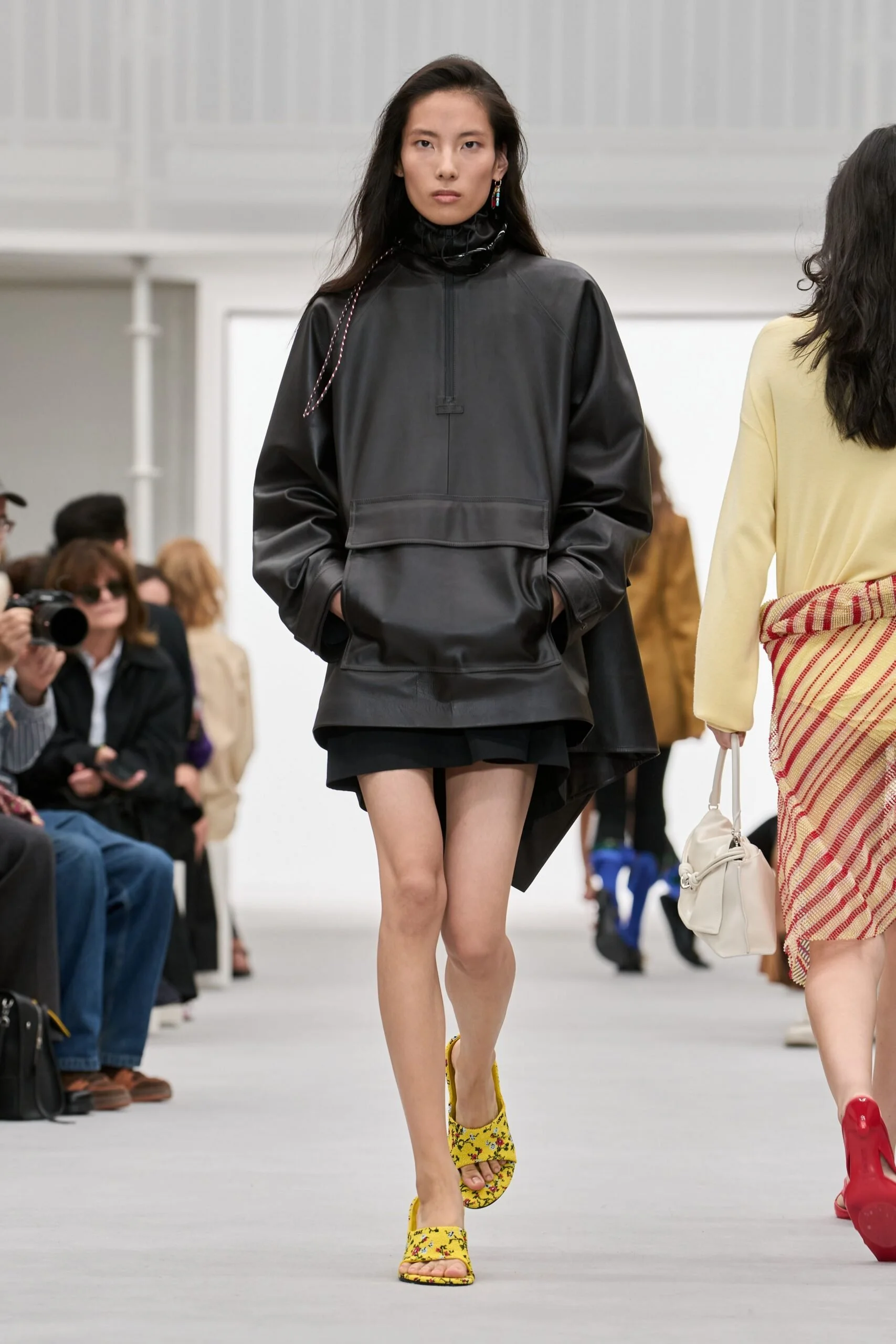 loewe-spring-2027-ready-to-wear-look-38-scaled.jpg
