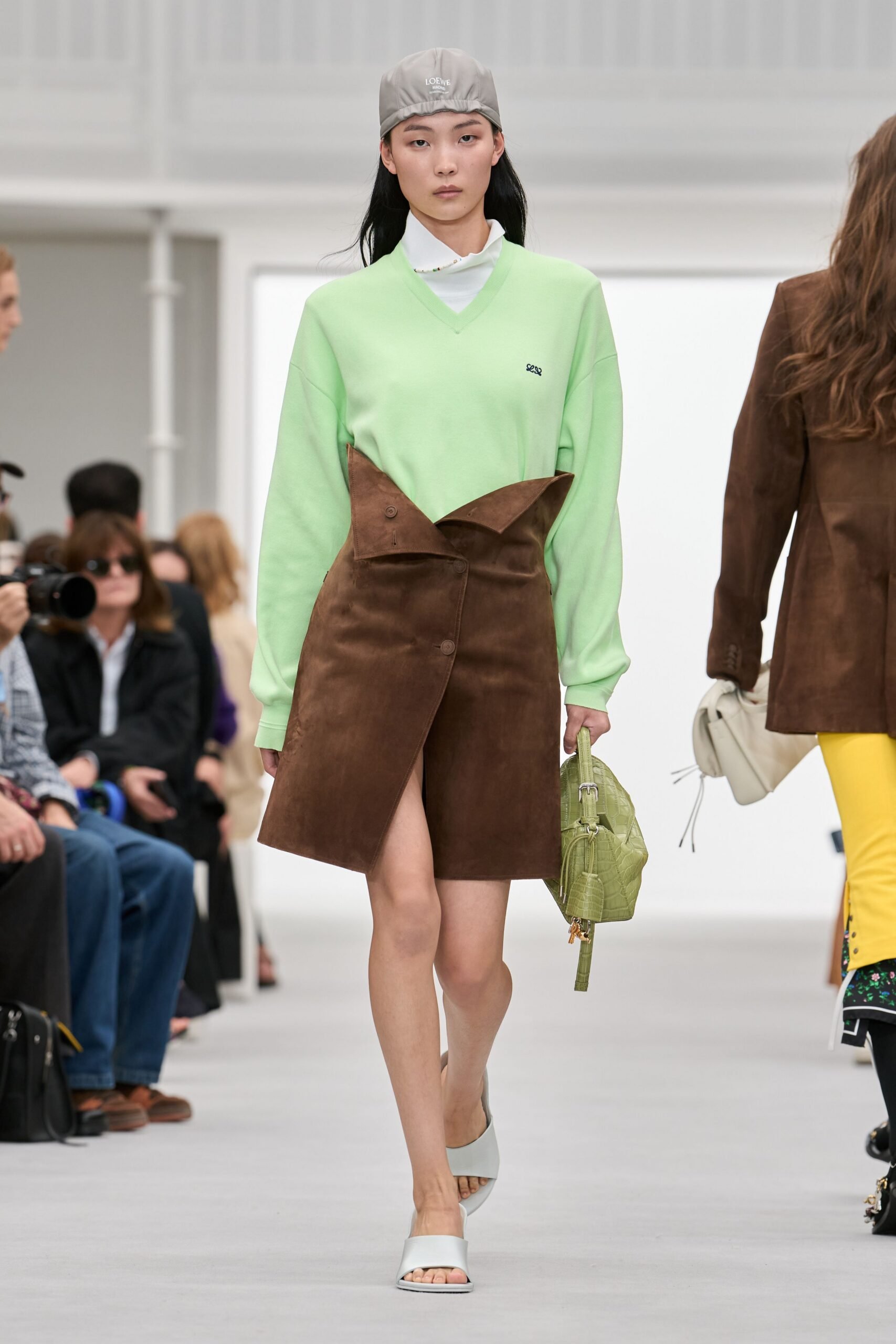loewe-spring-2027-ready-to-wear-look-40-scaled.jpg