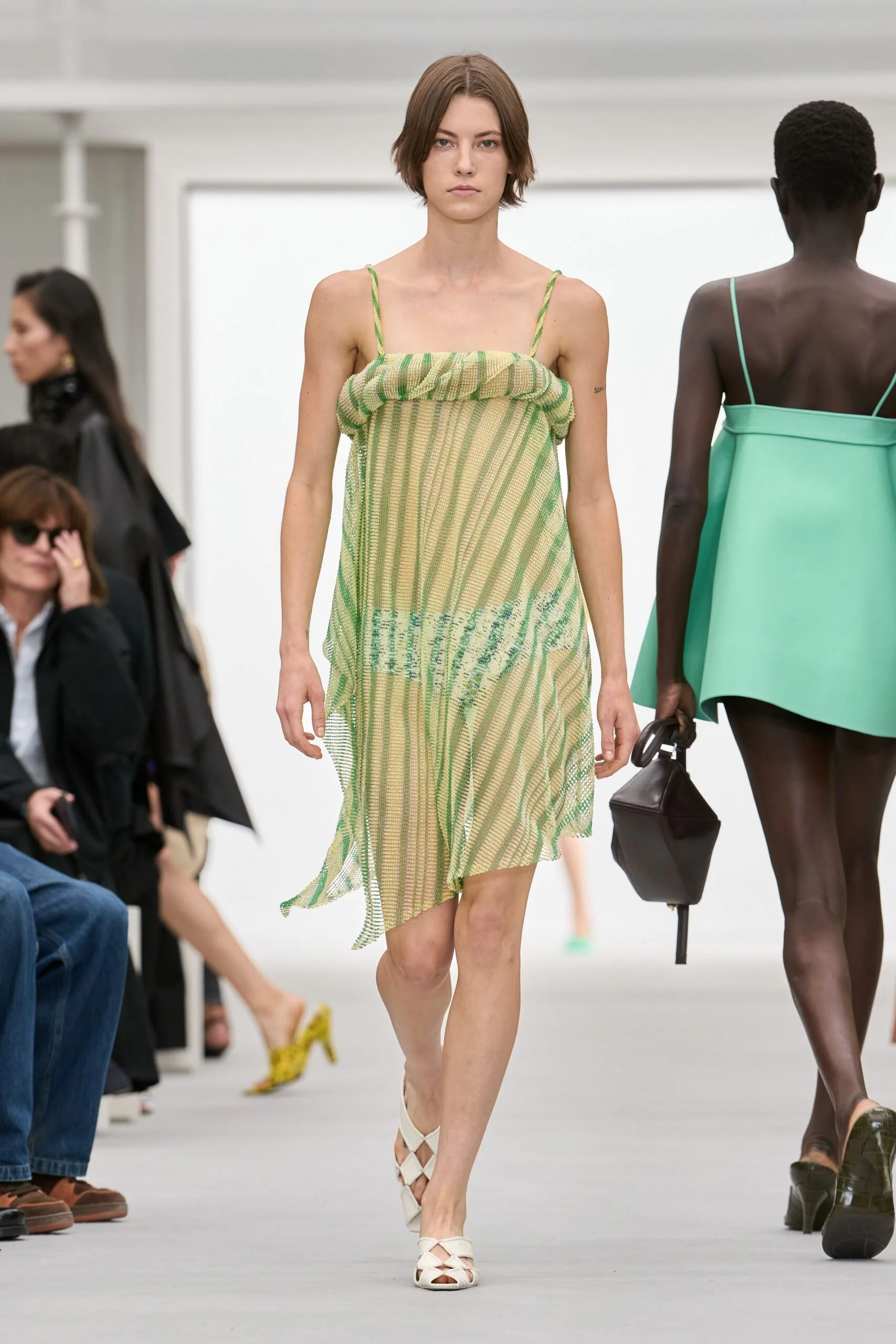 loewe-spring-2027-ready-to-wear-look-44-scaled.jpg