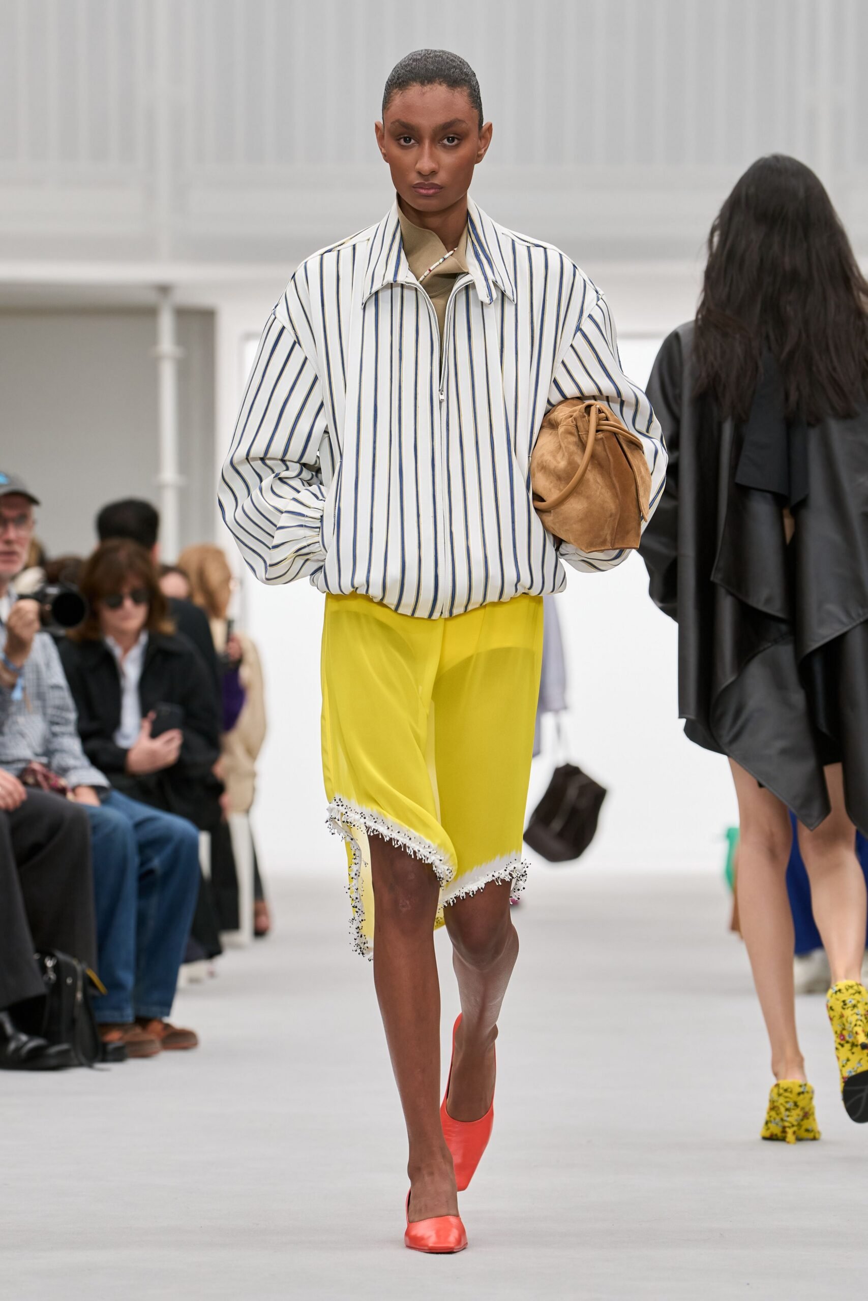 loewe-spring-2027-ready-to-wear-look-47-scaled.jpg