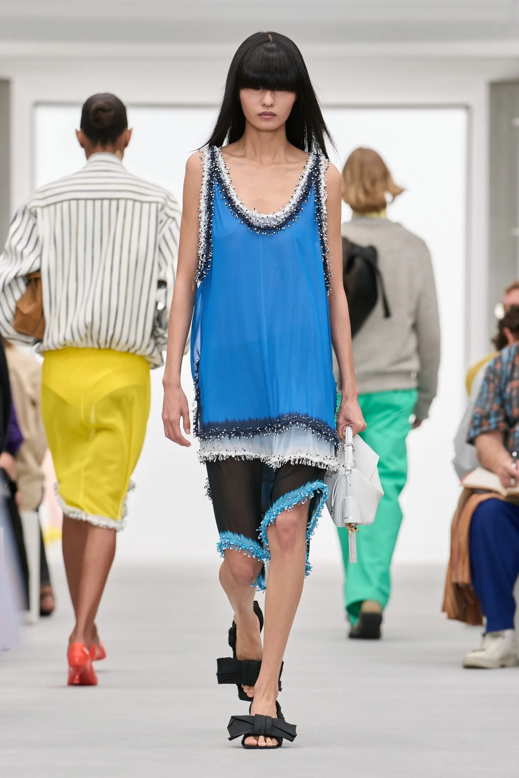 loewe-spring-2027-ready-to-wear-look-55-scaled.jpg