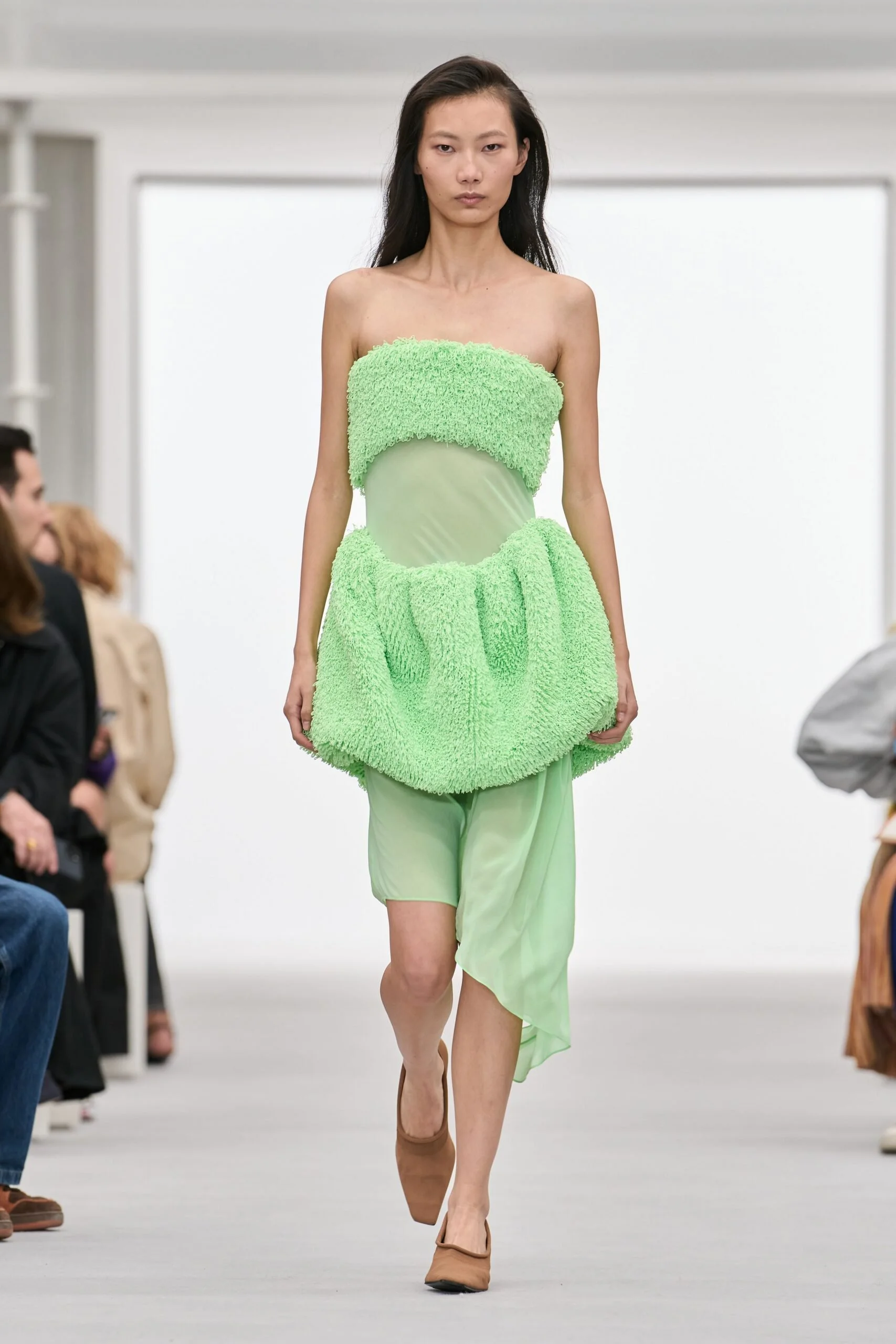 loewe-spring-2027-ready-to-wear-look-58-scaled.jpg