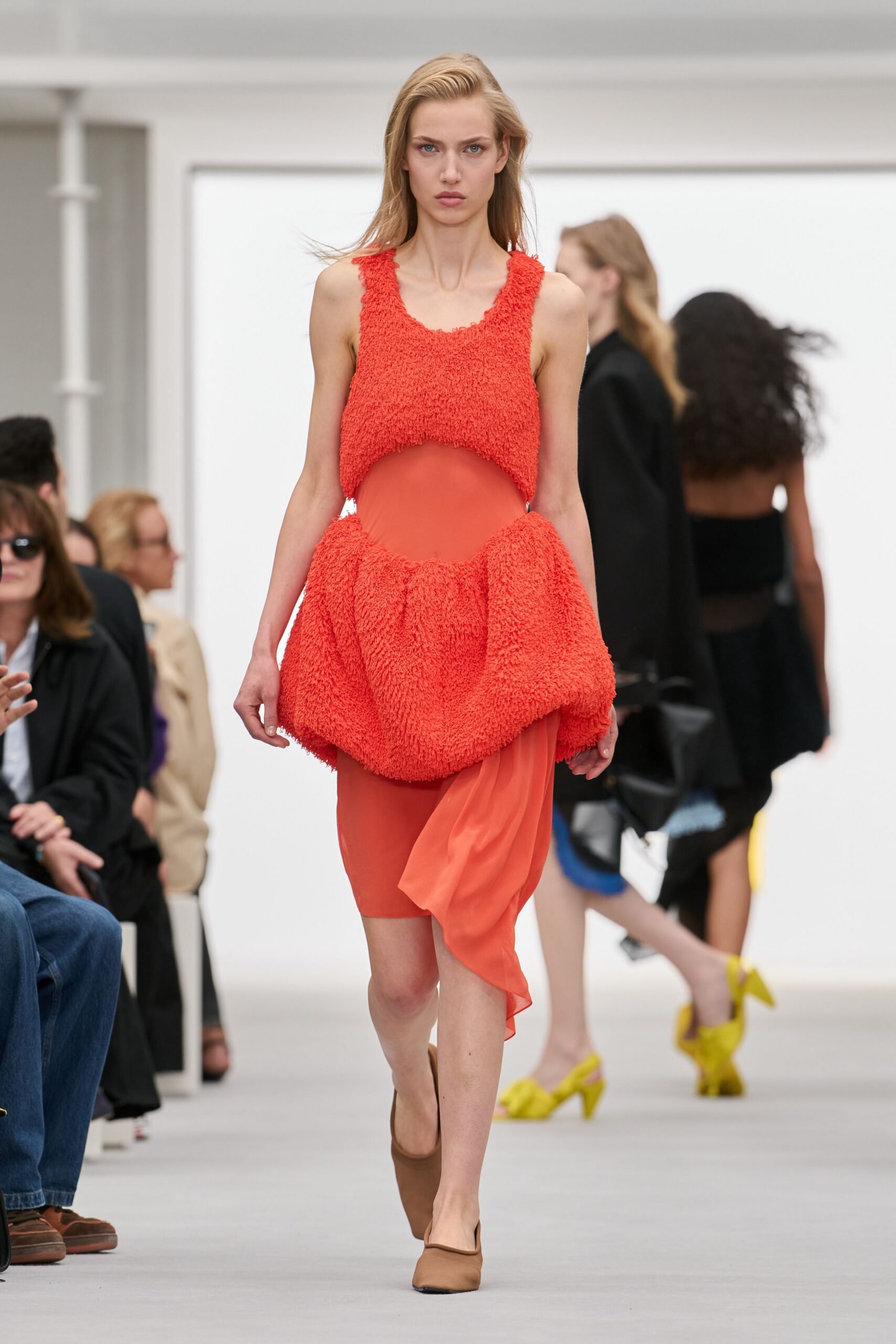 loewe-spring-2027-ready-to-wear-look-62-scaled.jpg