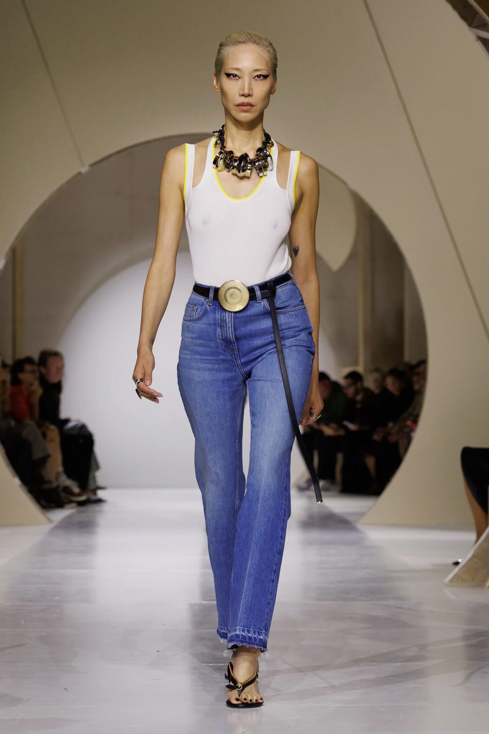 givenchy-spring-2027-ready-to-wear-look-02-scaled.jpg