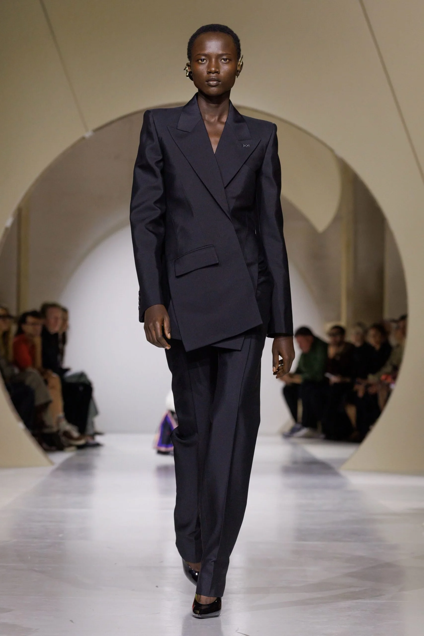 givenchy-spring-2027-ready-to-wear-look-03-scaled.jpg