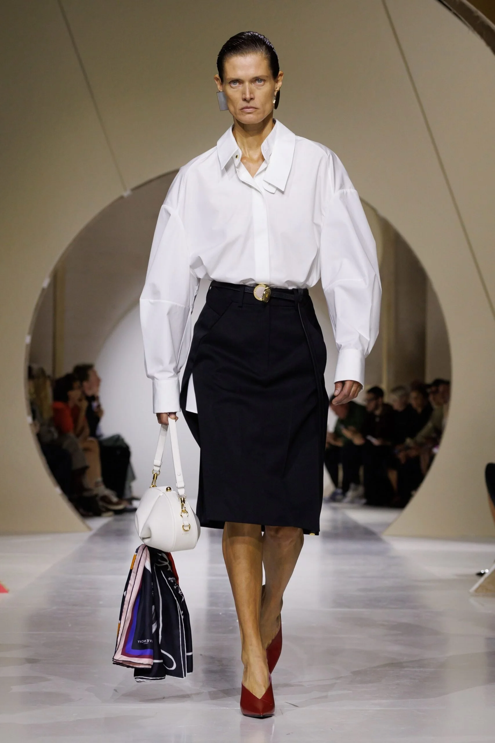 givenchy-spring-2027-ready-to-wear-look-04-scaled.jpg
