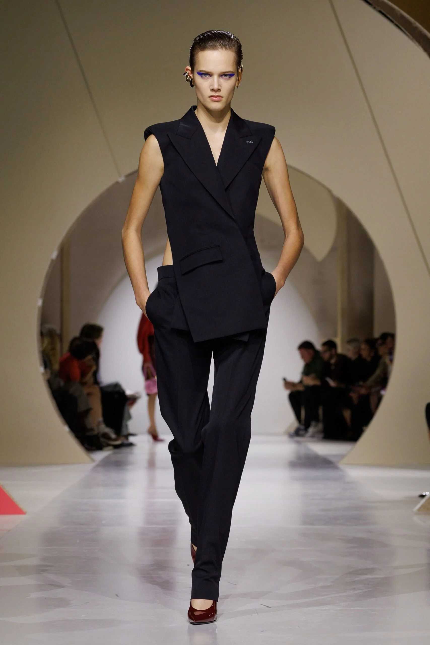 givenchy-spring-2027-ready-to-wear-look-05-scaled.jpg