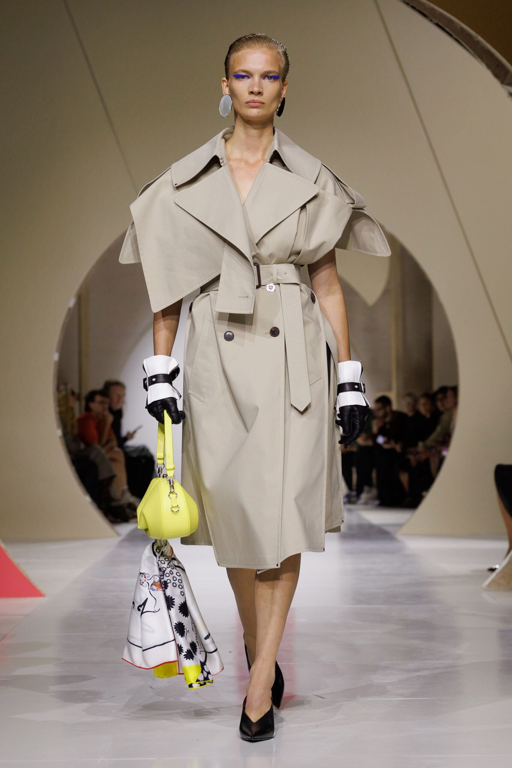givenchy-spring-2027-ready-to-wear-look-07-scaled.jpg