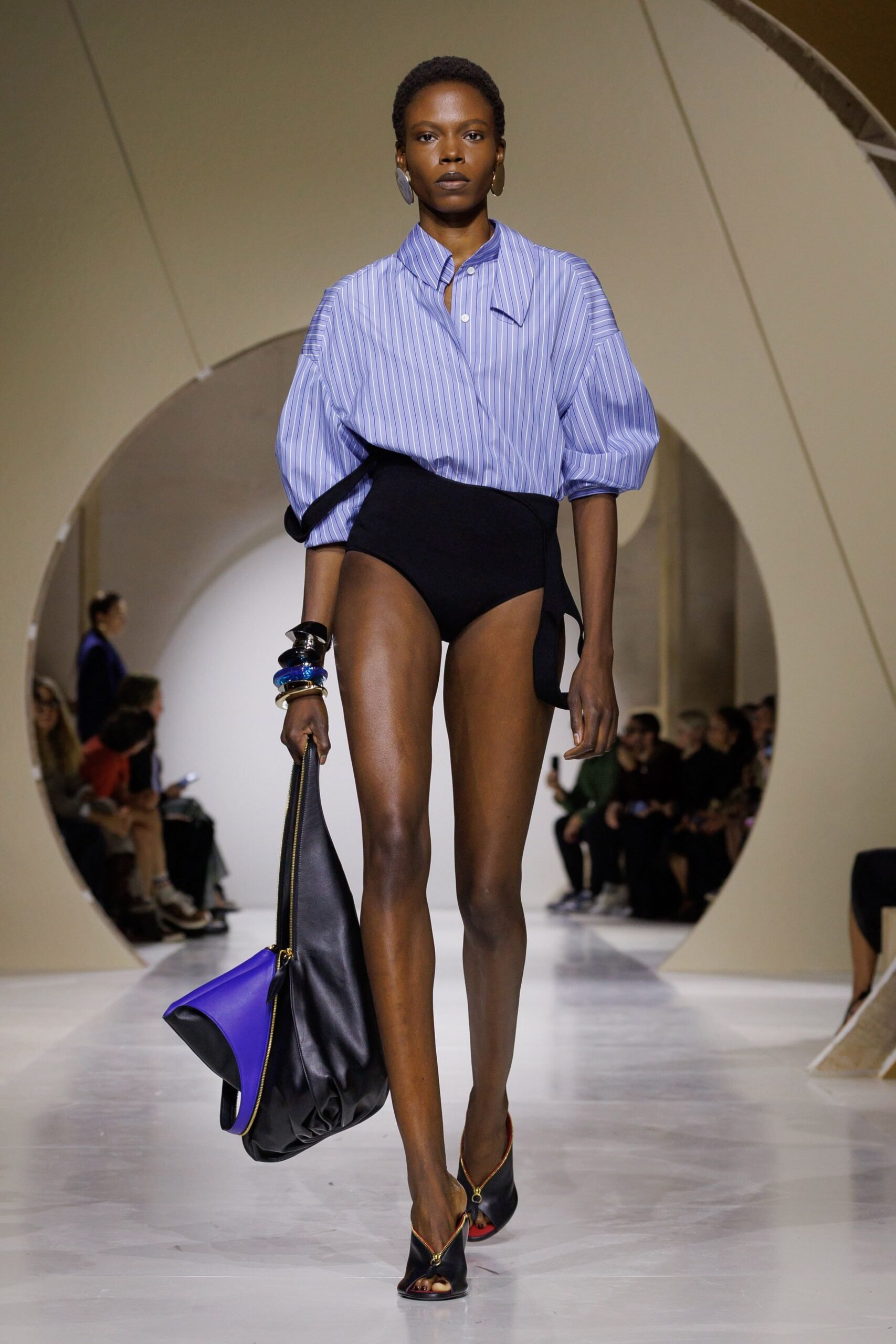 givenchy-spring-2027-ready-to-wear-look-18-scaled.jpg