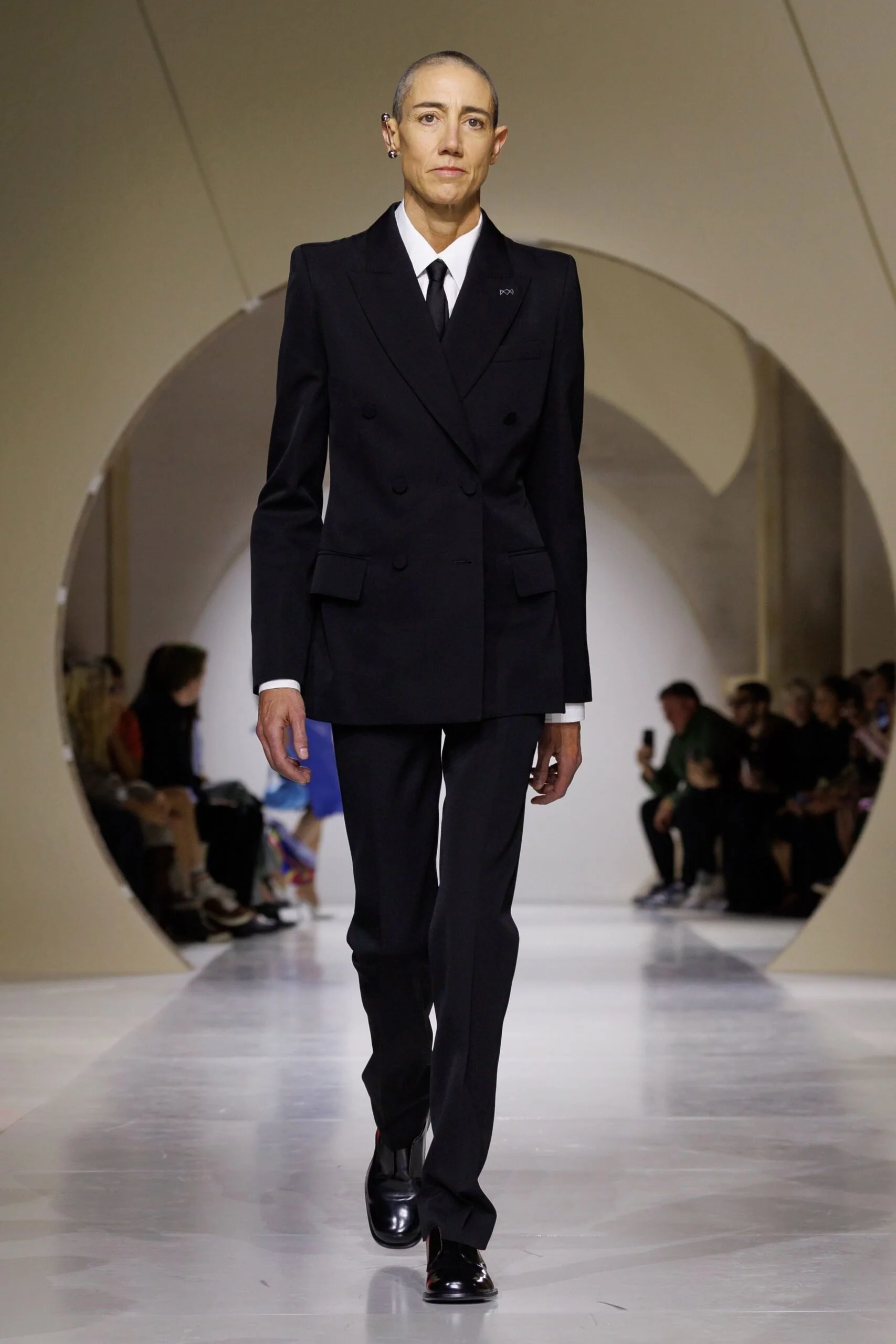 givenchy-spring-2027-ready-to-wear-look-20-scaled.jpg