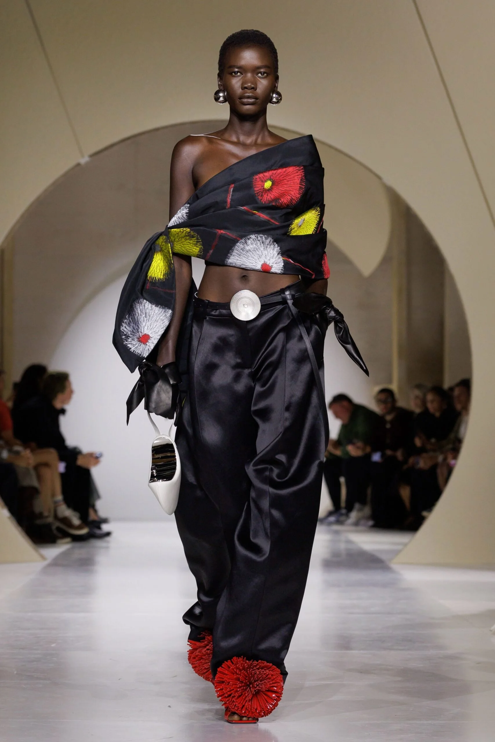 givenchy-spring-2027-ready-to-wear-look-25-scaled.jpg