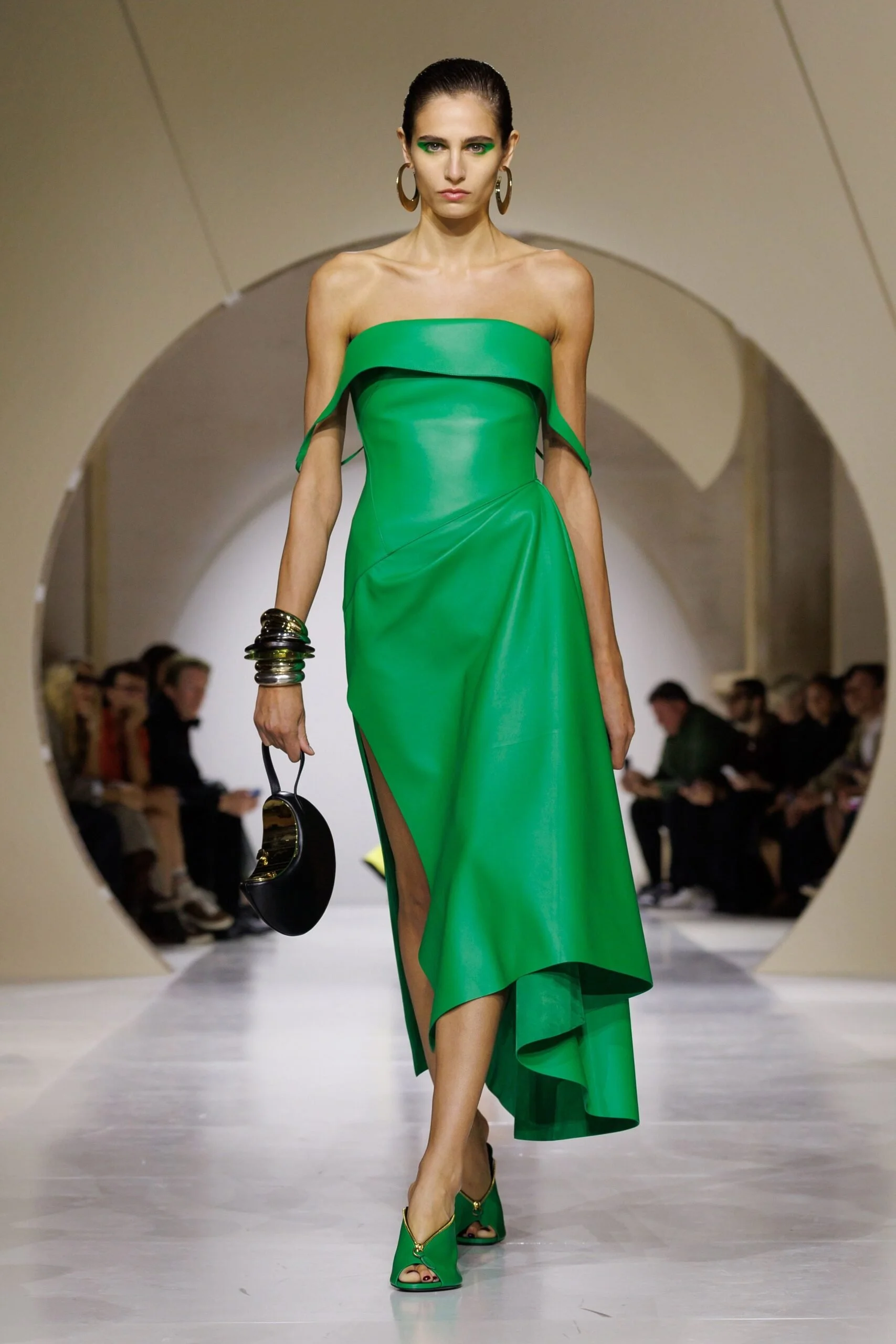 givenchy-spring-2027-ready-to-wear-look-28-scaled.jpg