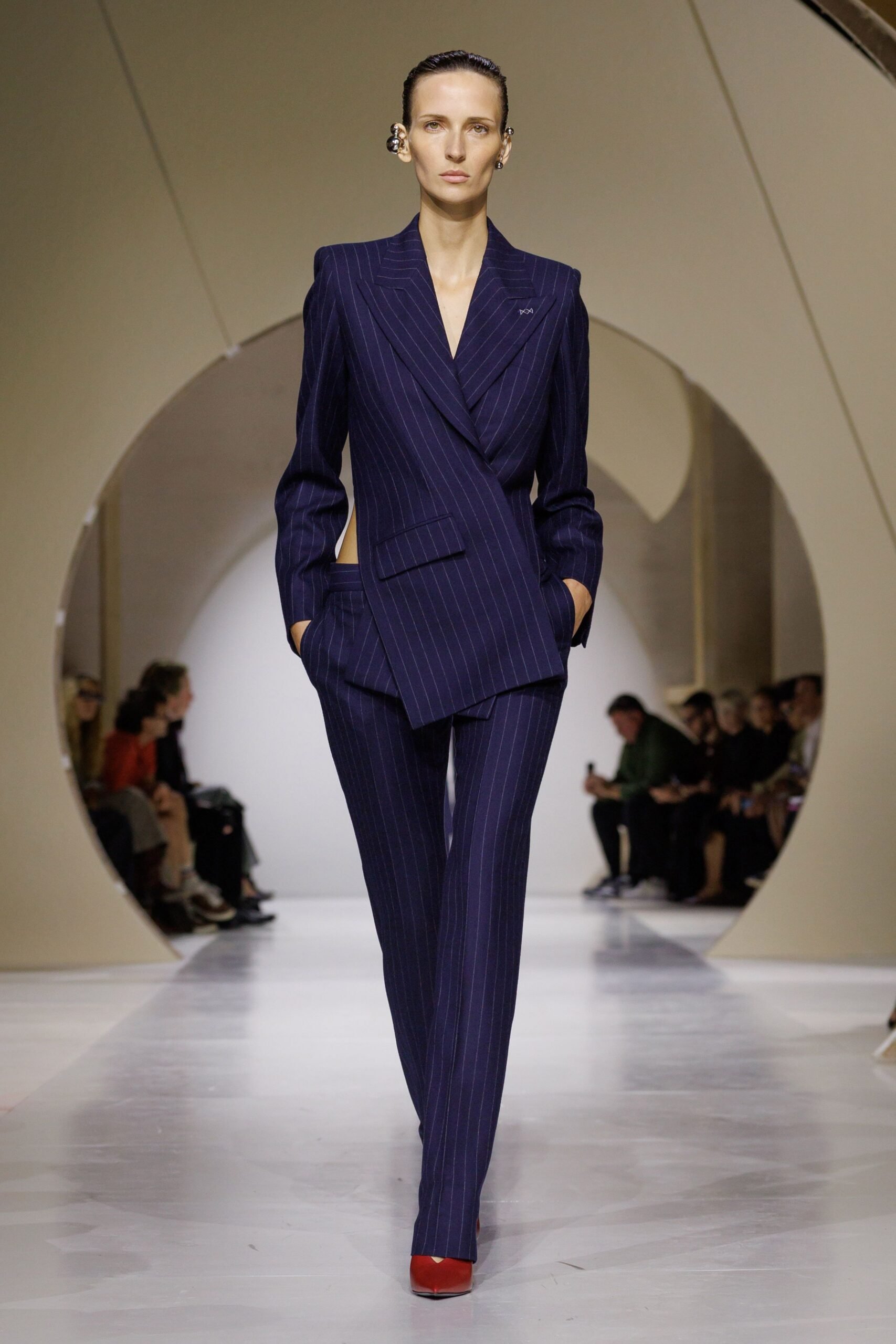 givenchy-spring-2027-ready-to-wear-look-37-scaled.jpg