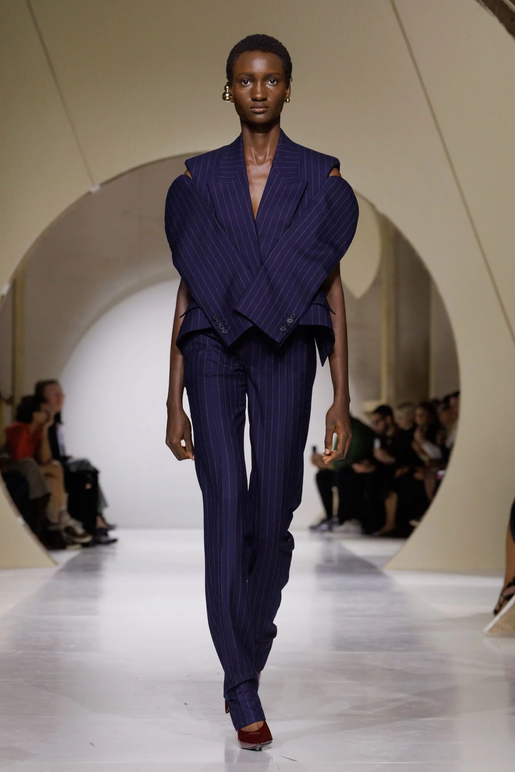 givenchy-spring-2027-ready-to-wear-look-38-scaled.jpg