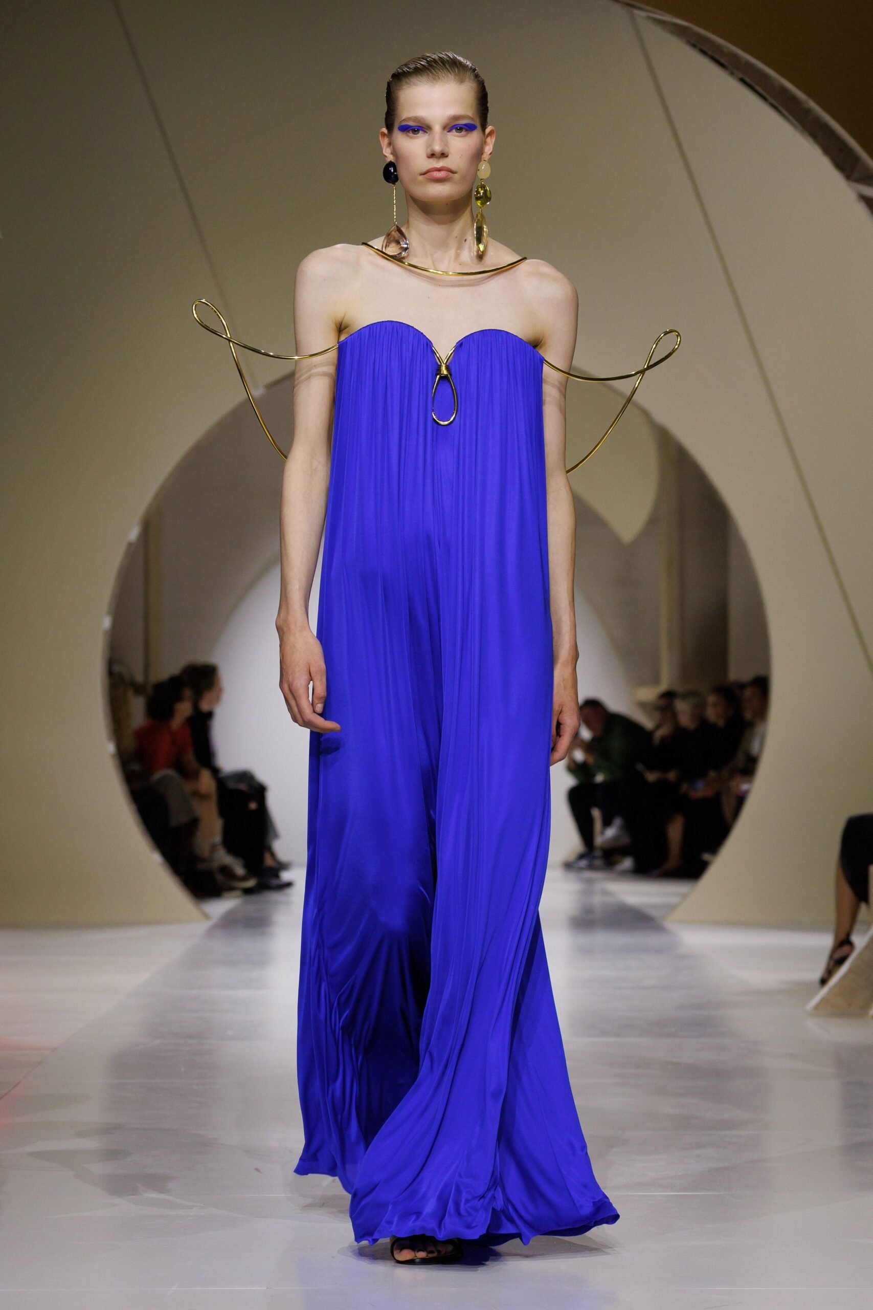 givenchy-spring-2027-ready-to-wear-look-40-scaled.jpg