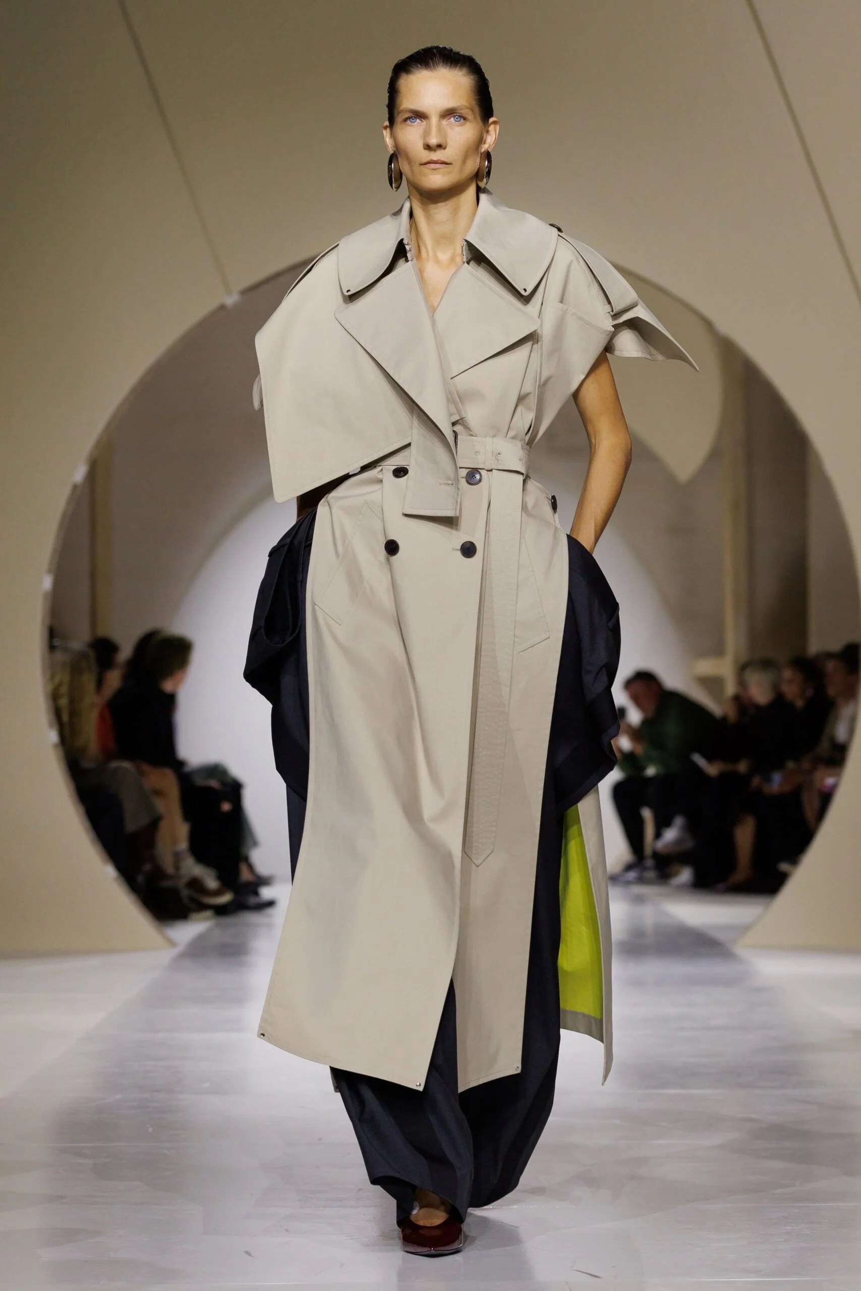 givenchy-spring-2027-ready-to-wear-look-41-scaled.jpg