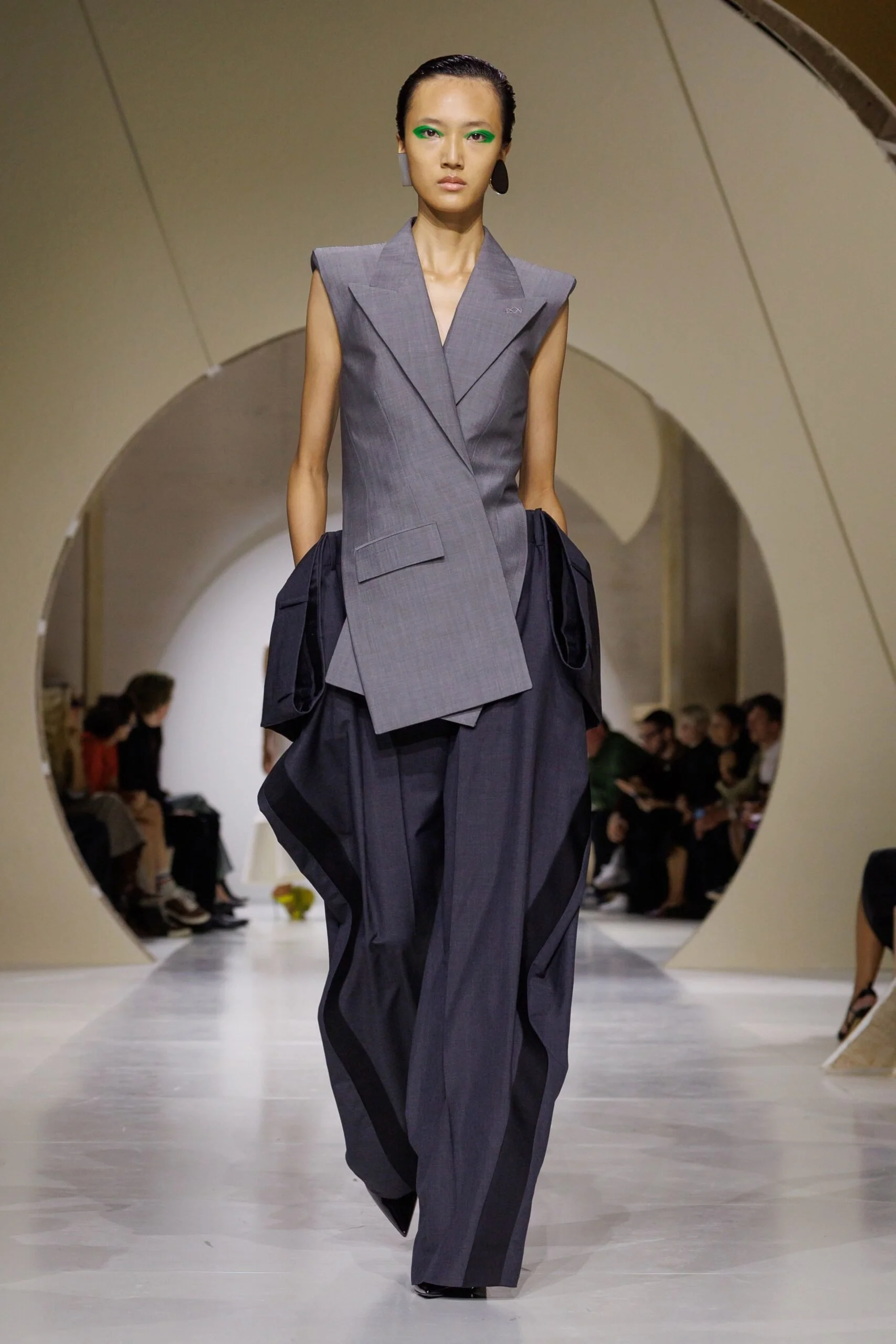 givenchy-spring-2027-ready-to-wear-look-42-scaled.jpg
