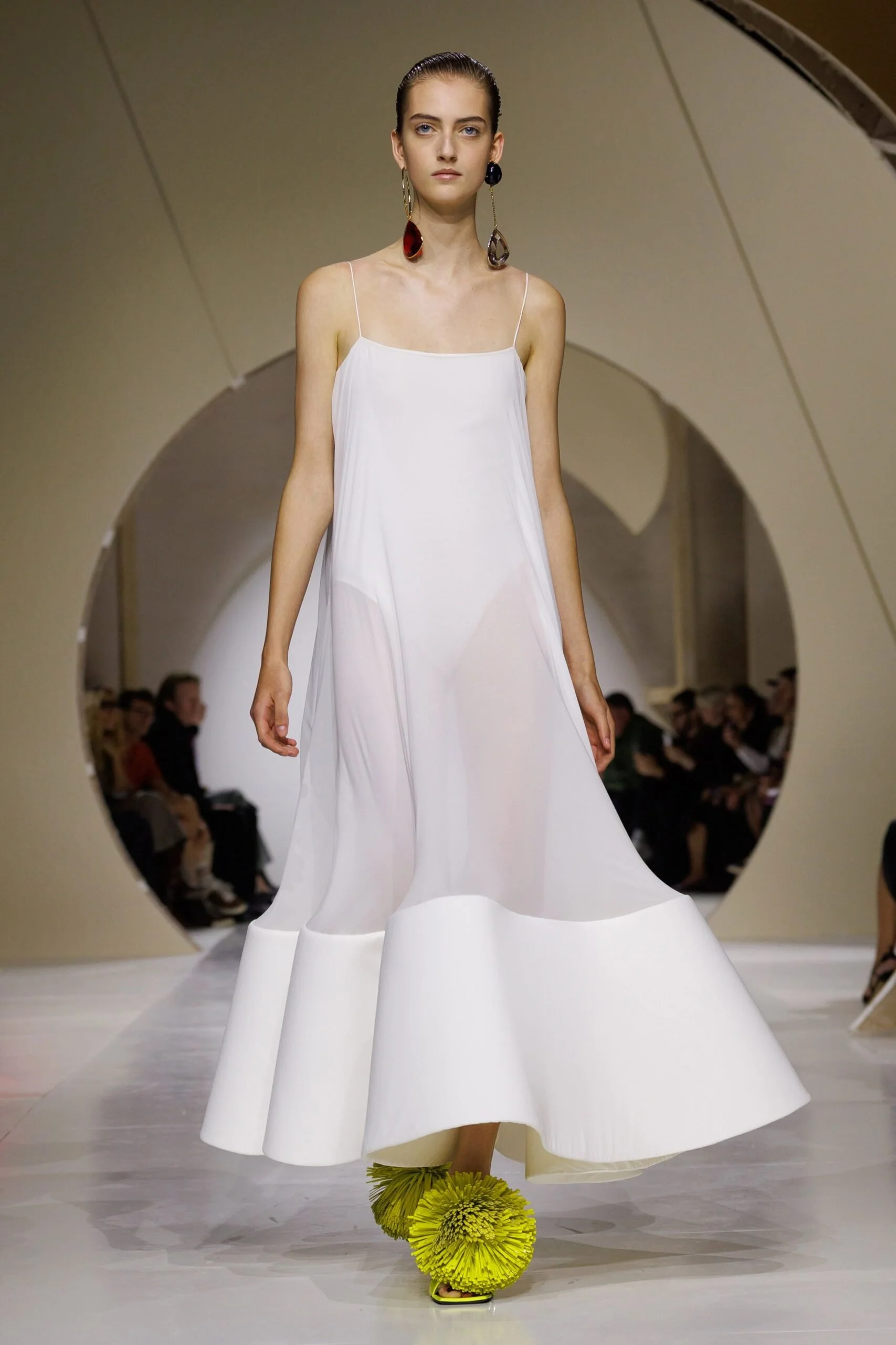 givenchy-spring-2027-ready-to-wear-look-43-scaled.jpg
