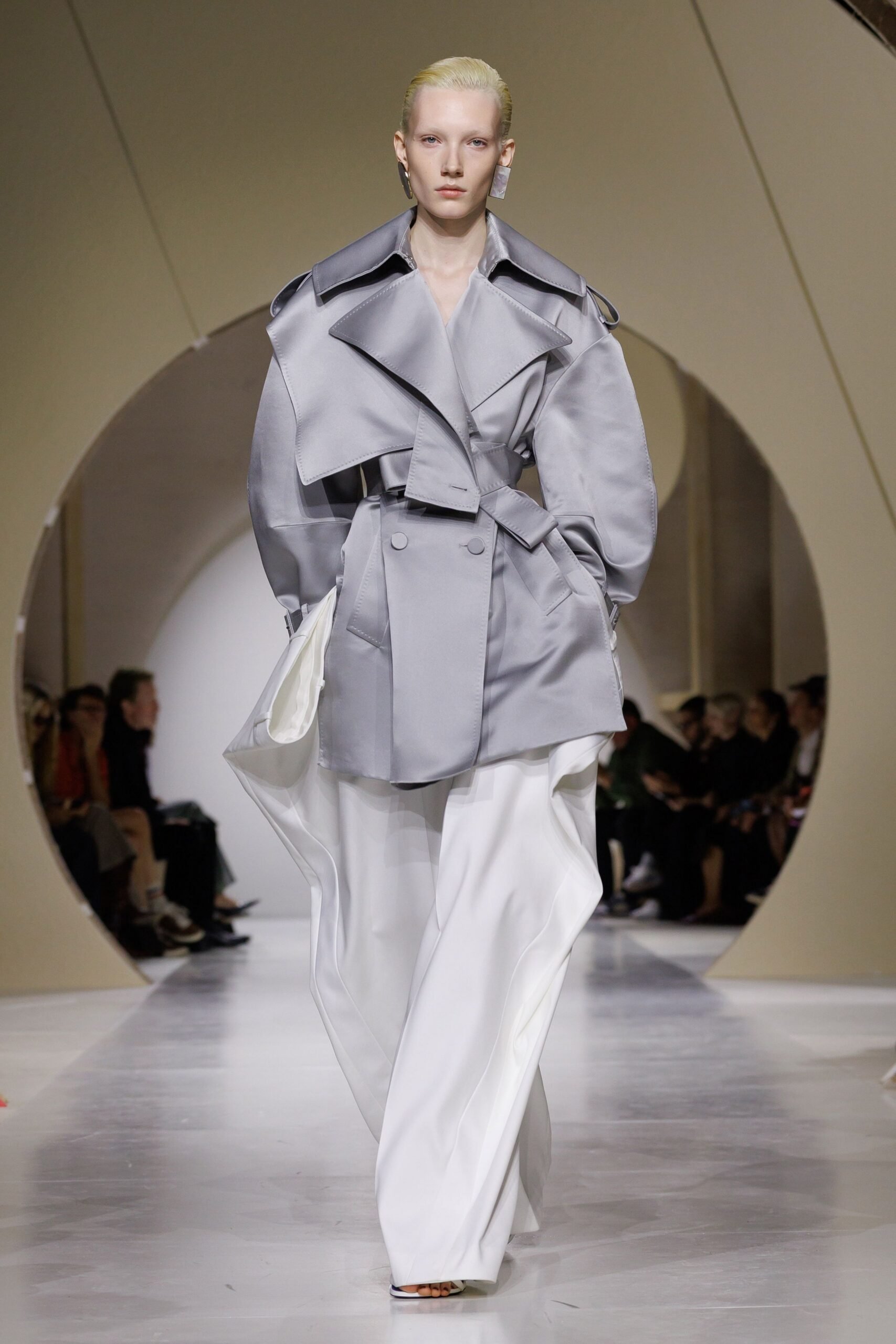 givenchy-spring-2027-ready-to-wear-look-44-scaled.jpg