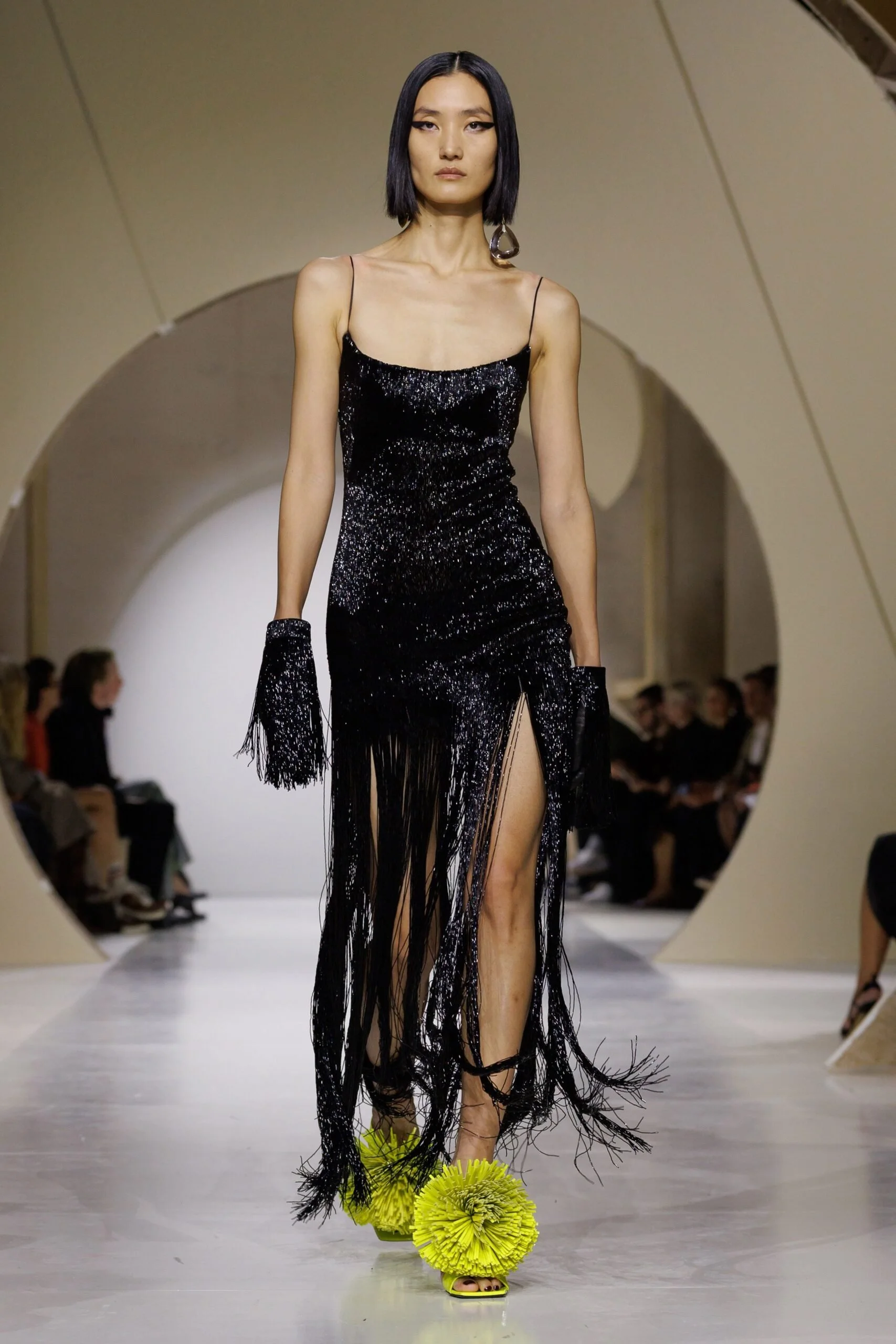 givenchy-spring-2027-ready-to-wear-look-49-scaled.jpg