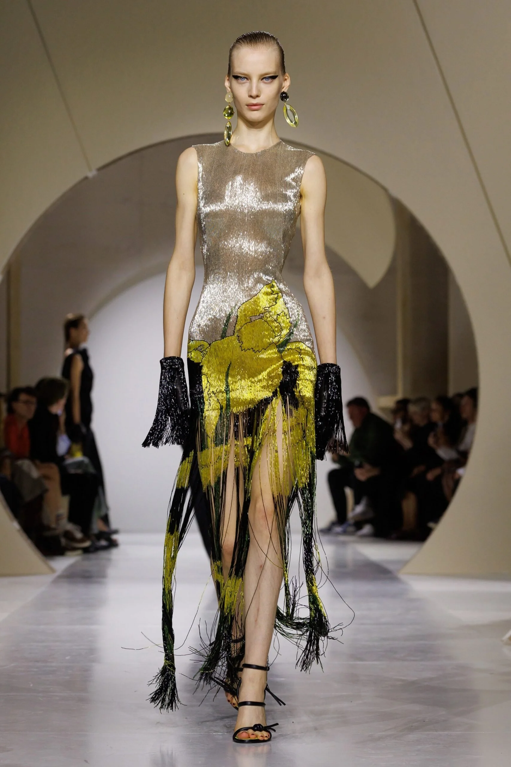 givenchy-spring-2027-ready-to-wear-look-50-scaled.jpg