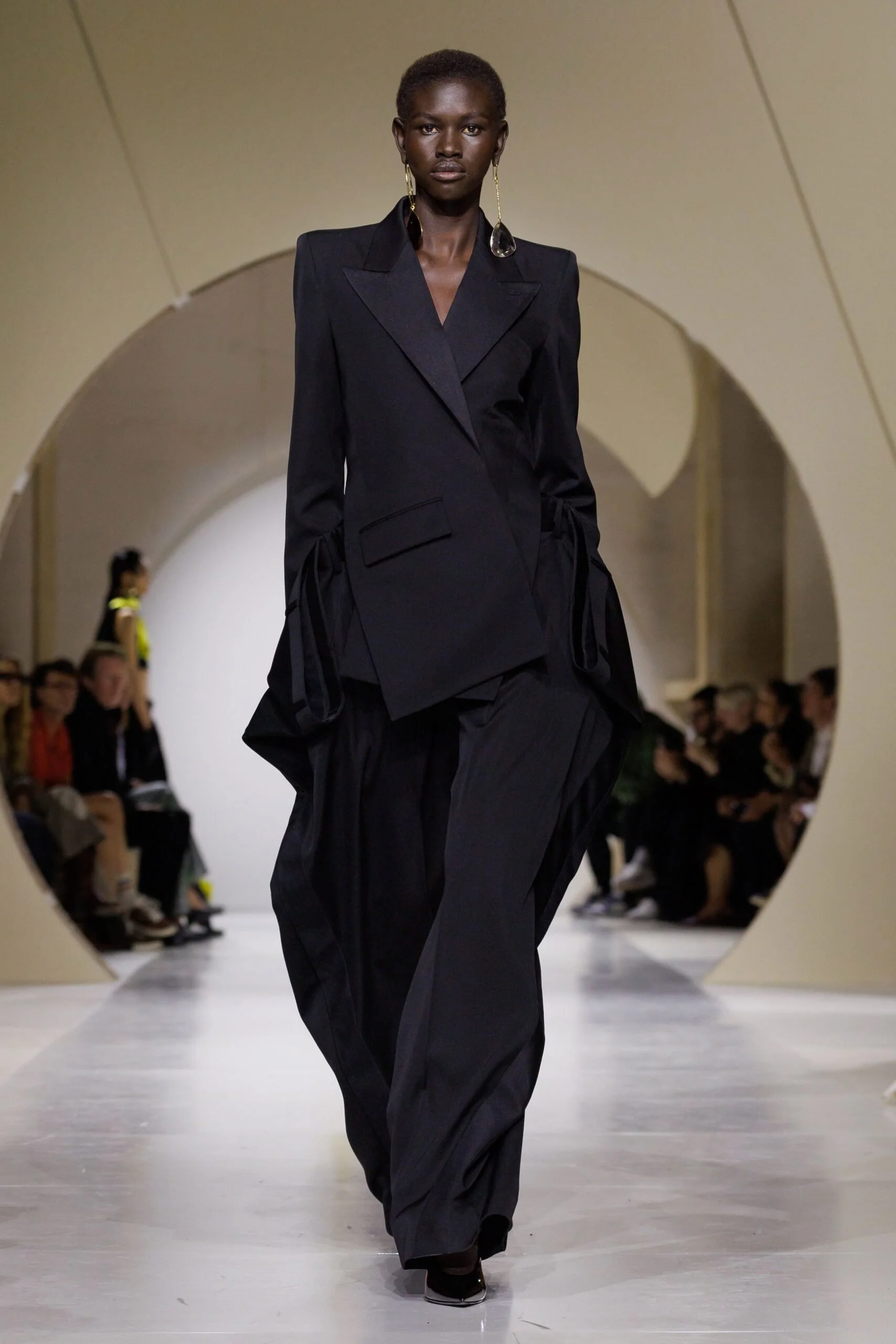 givenchy-spring-2027-ready-to-wear-look-51-scaled.jpg