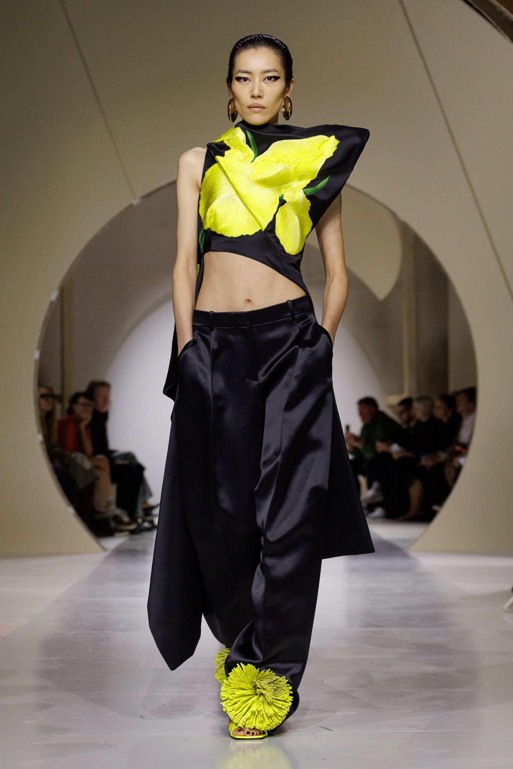 givenchy-spring-2027-ready-to-wear-look-53-scaled.jpg