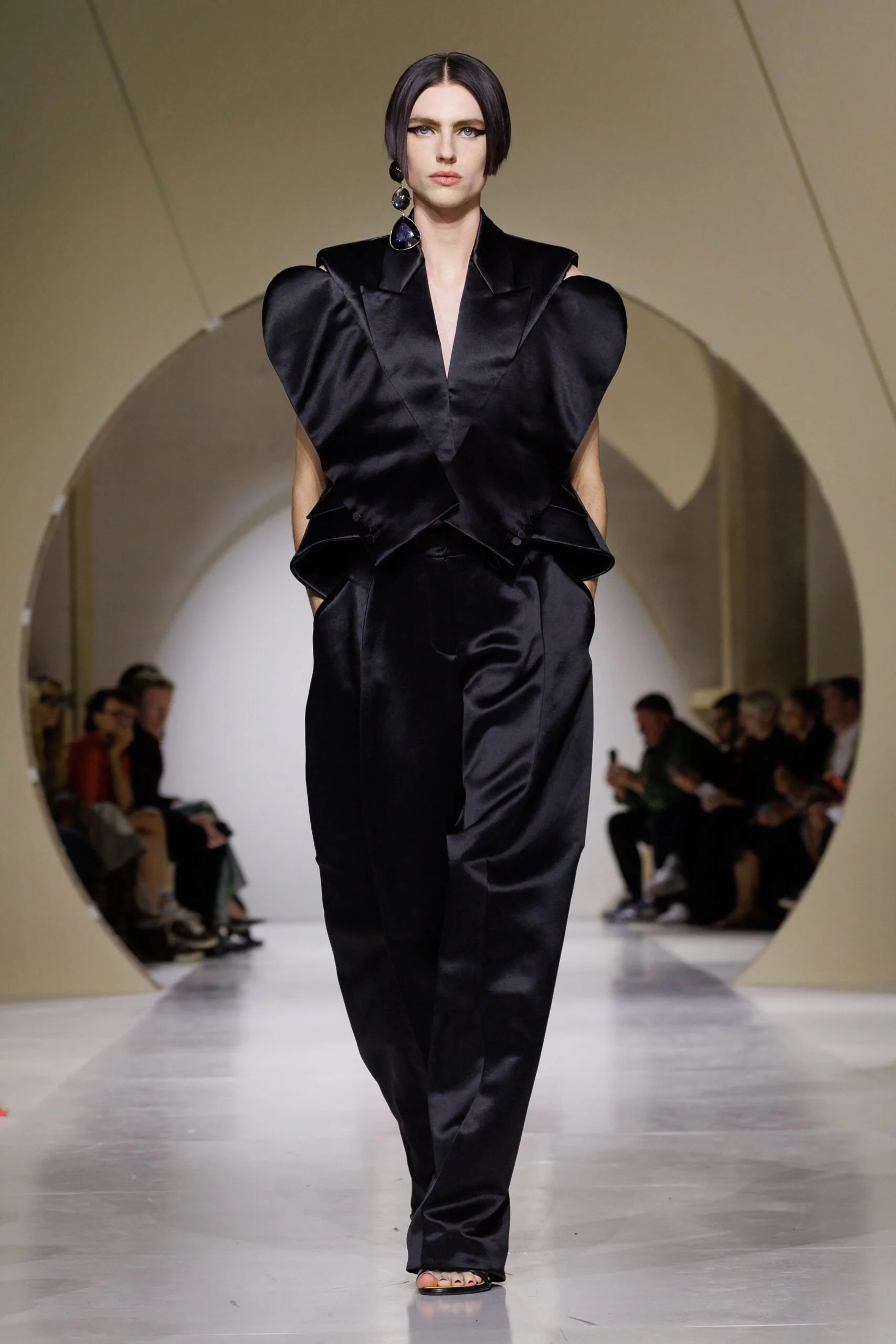 givenchy-spring-2027-ready-to-wear-look-54-scaled.jpg