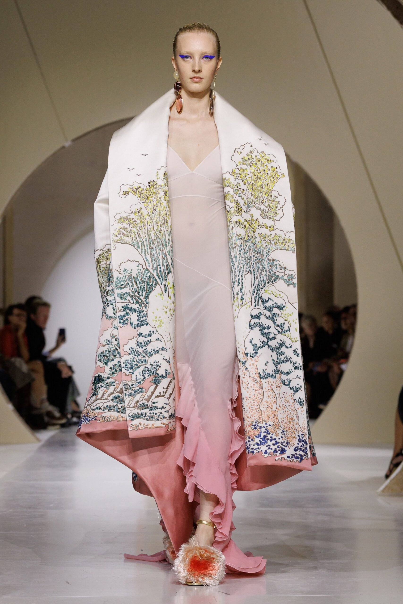 givenchy-spring-2027-ready-to-wear-look-55-scaled.jpg