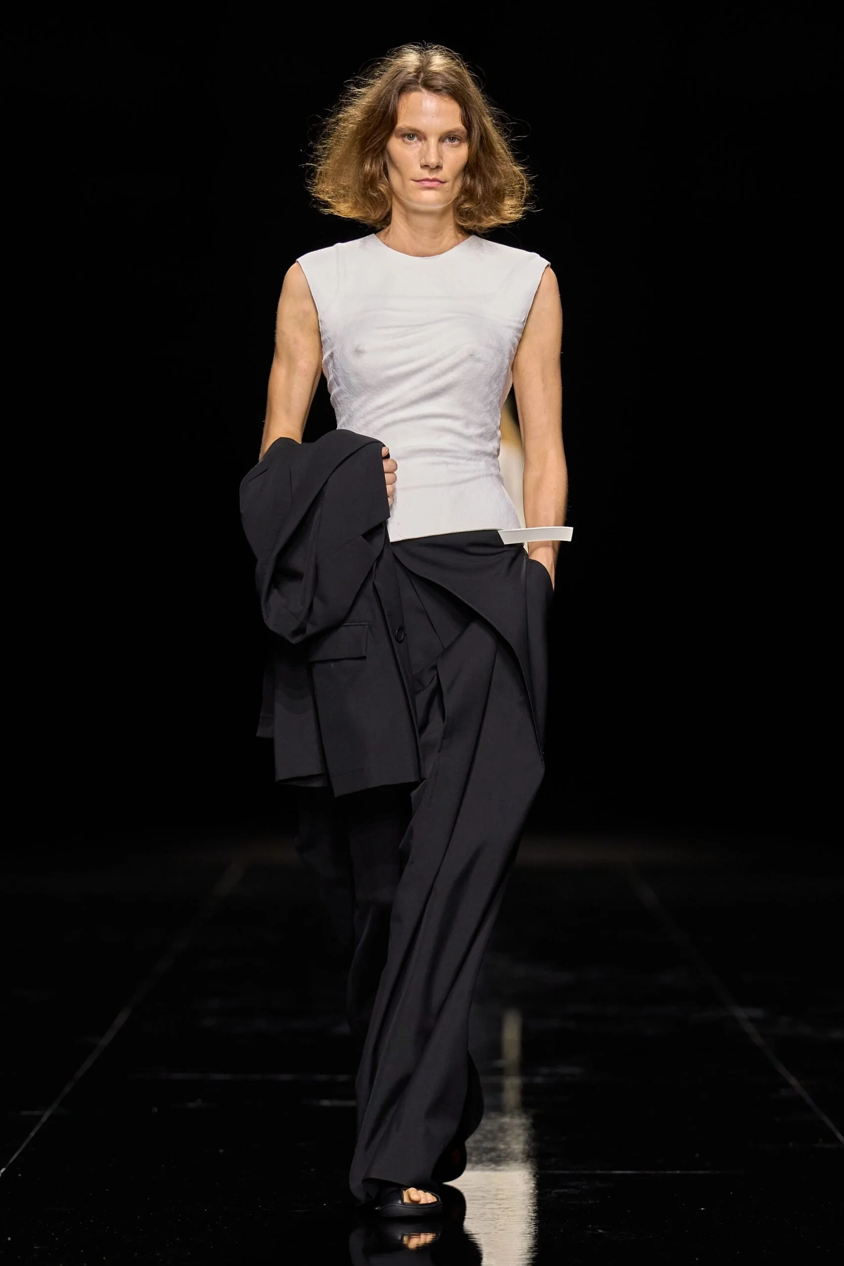 issey-miyake-spring-2027-ready-to-wear-look-05-scaled.jpg