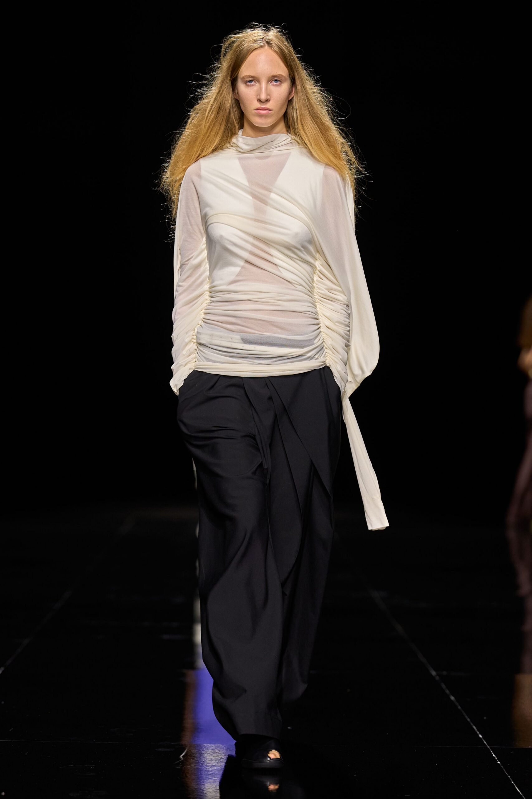 issey-miyake-spring-2027-ready-to-wear-look-06-scaled.jpg