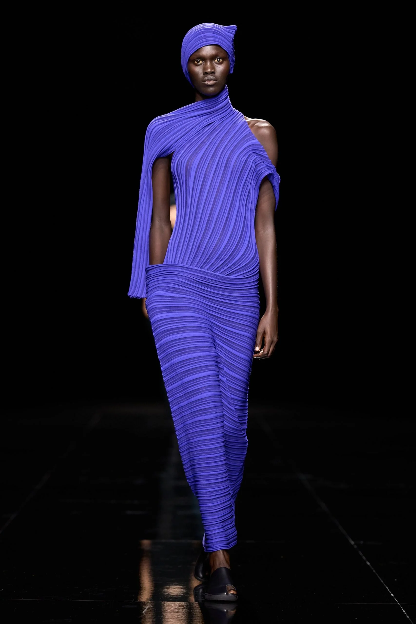 issey-miyake-spring-2027-ready-to-wear-look-10-scaled.jpg