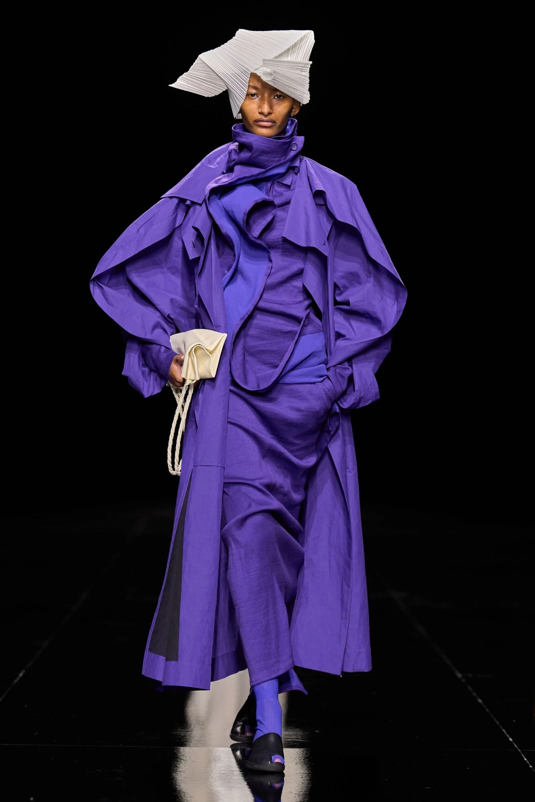 issey-miyake-spring-2027-ready-to-wear-look-15-scaled.jpg