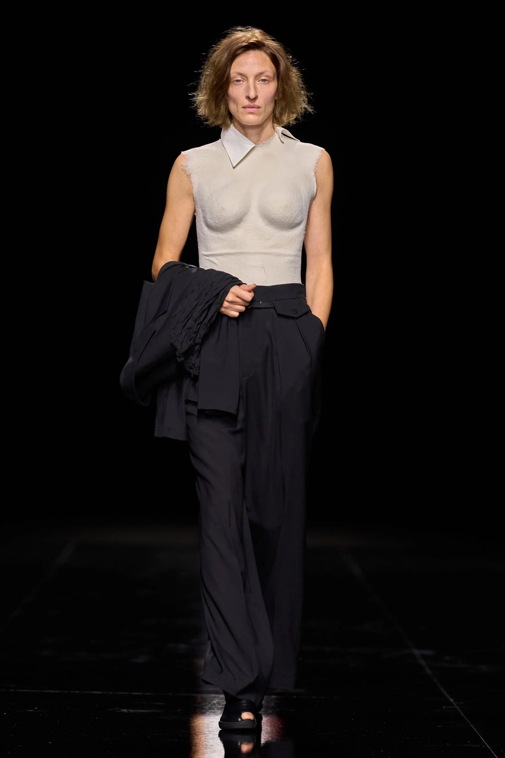 issey-miyake-spring-2027-ready-to-wear-look-19-scaled.jpg