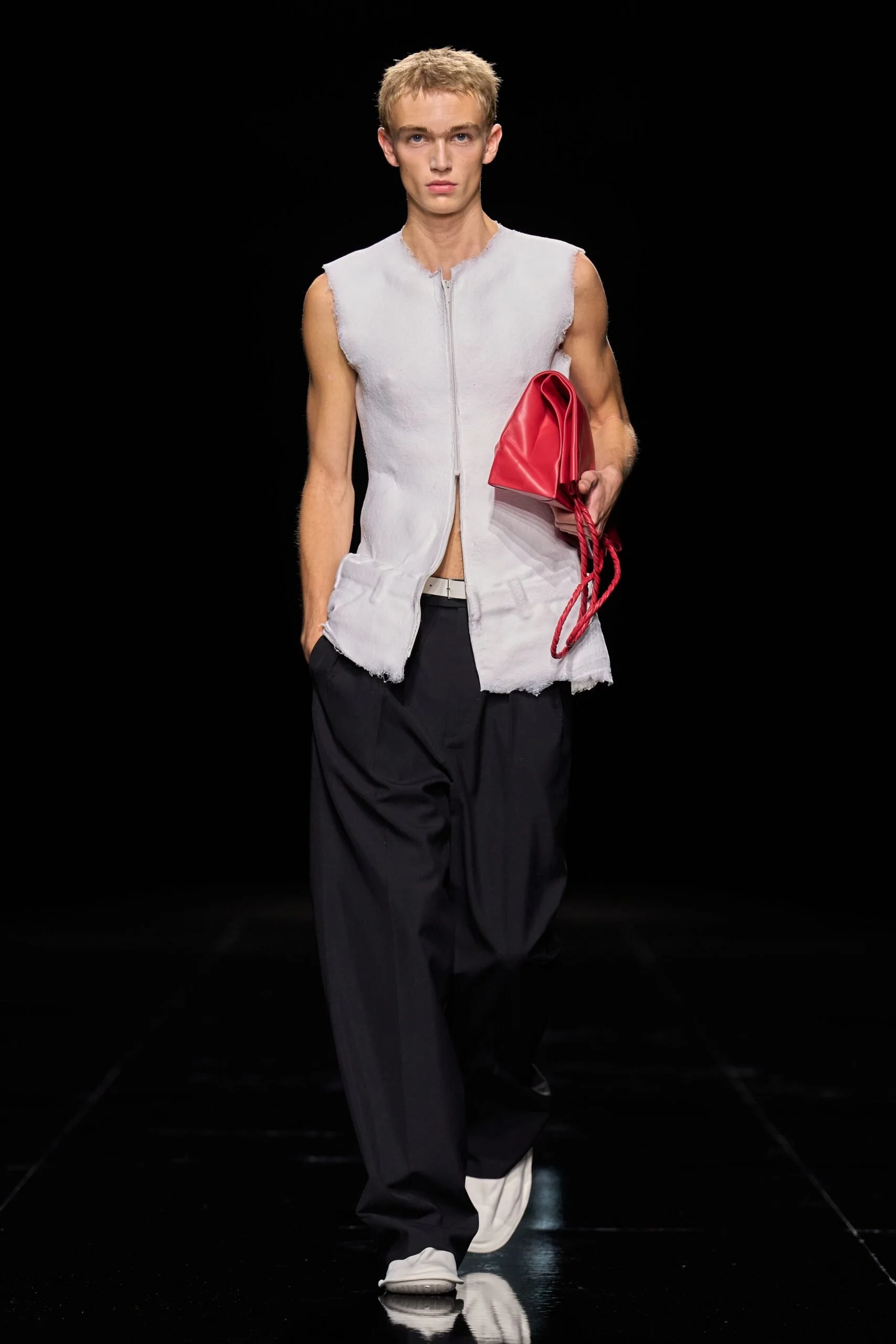 issey-miyake-spring-2027-ready-to-wear-look-20-scaled.jpg