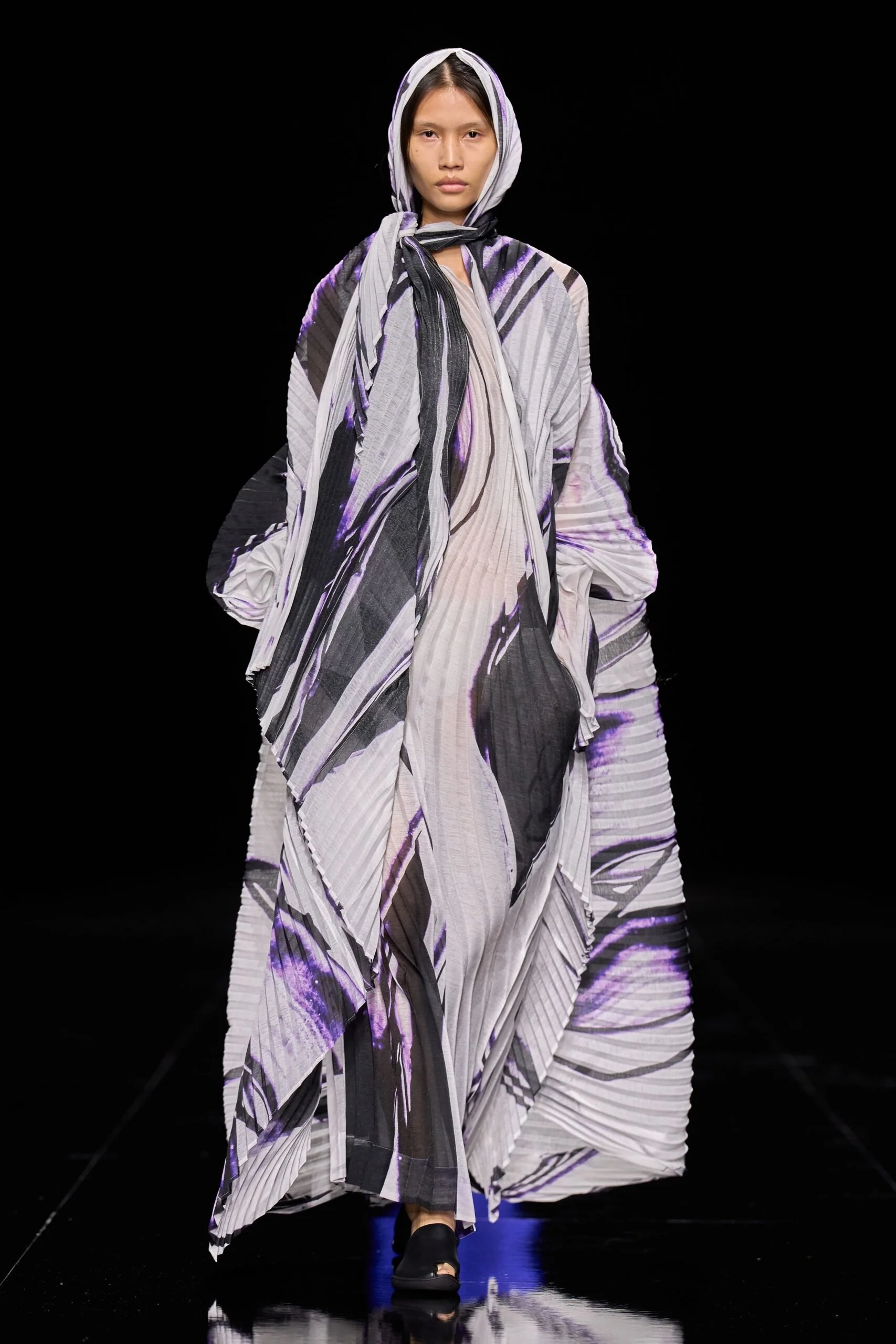 issey-miyake-spring-2027-ready-to-wear-look-23-scaled.jpg