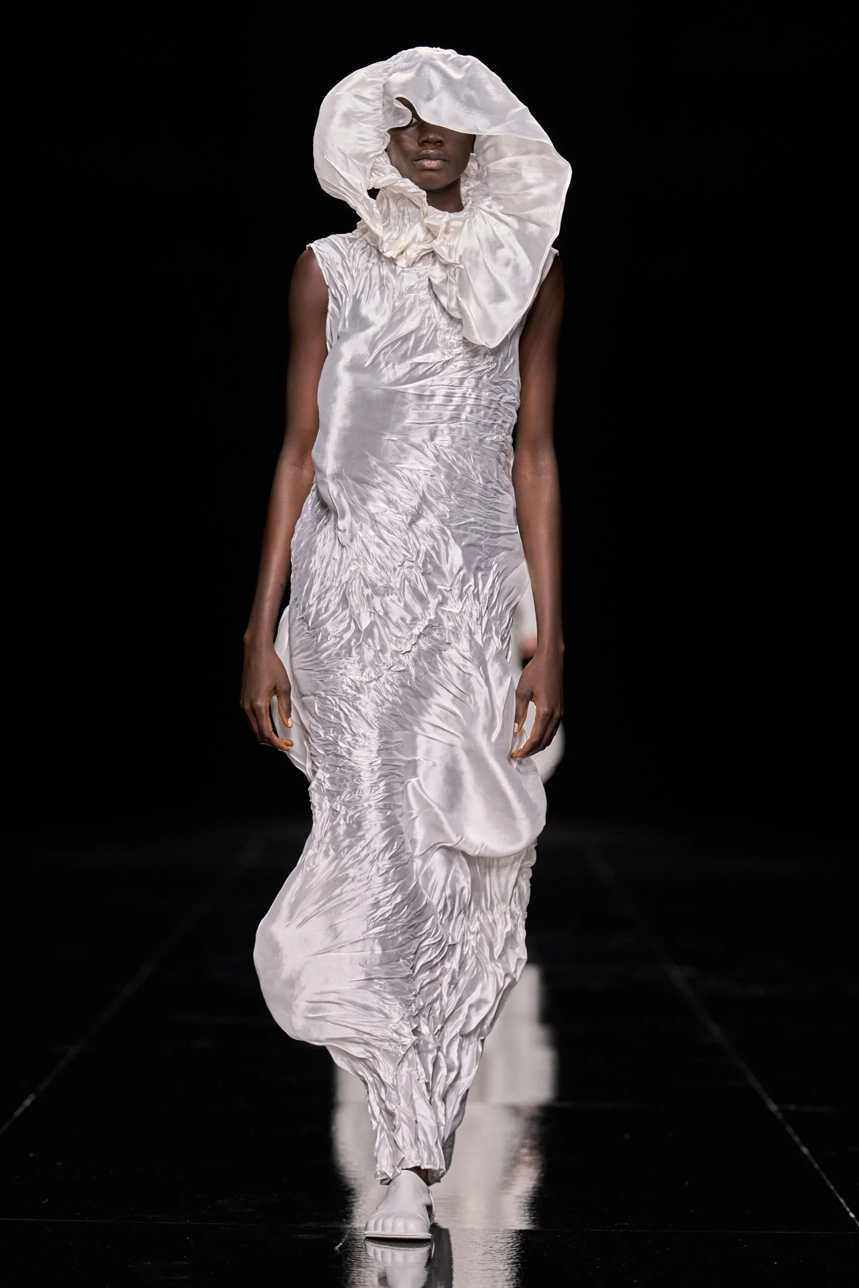 issey-miyake-spring-2027-ready-to-wear-look-26-scaled.jpg