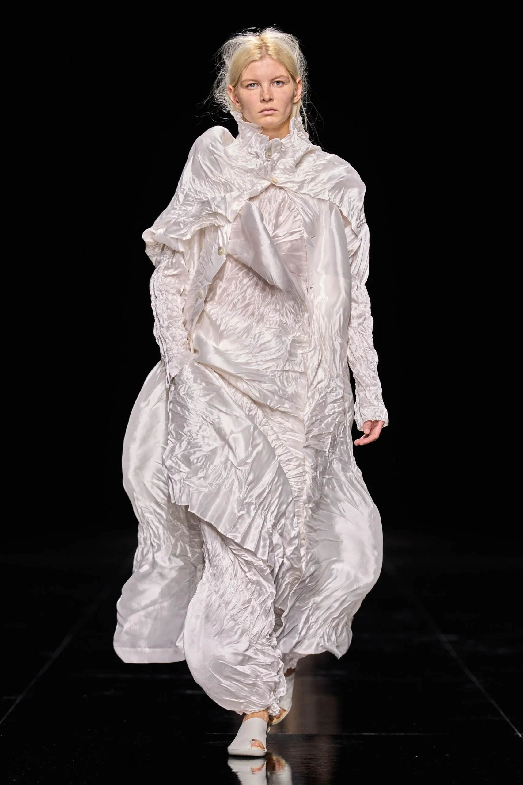 issey-miyake-spring-2027-ready-to-wear-look-27-scaled.jpg