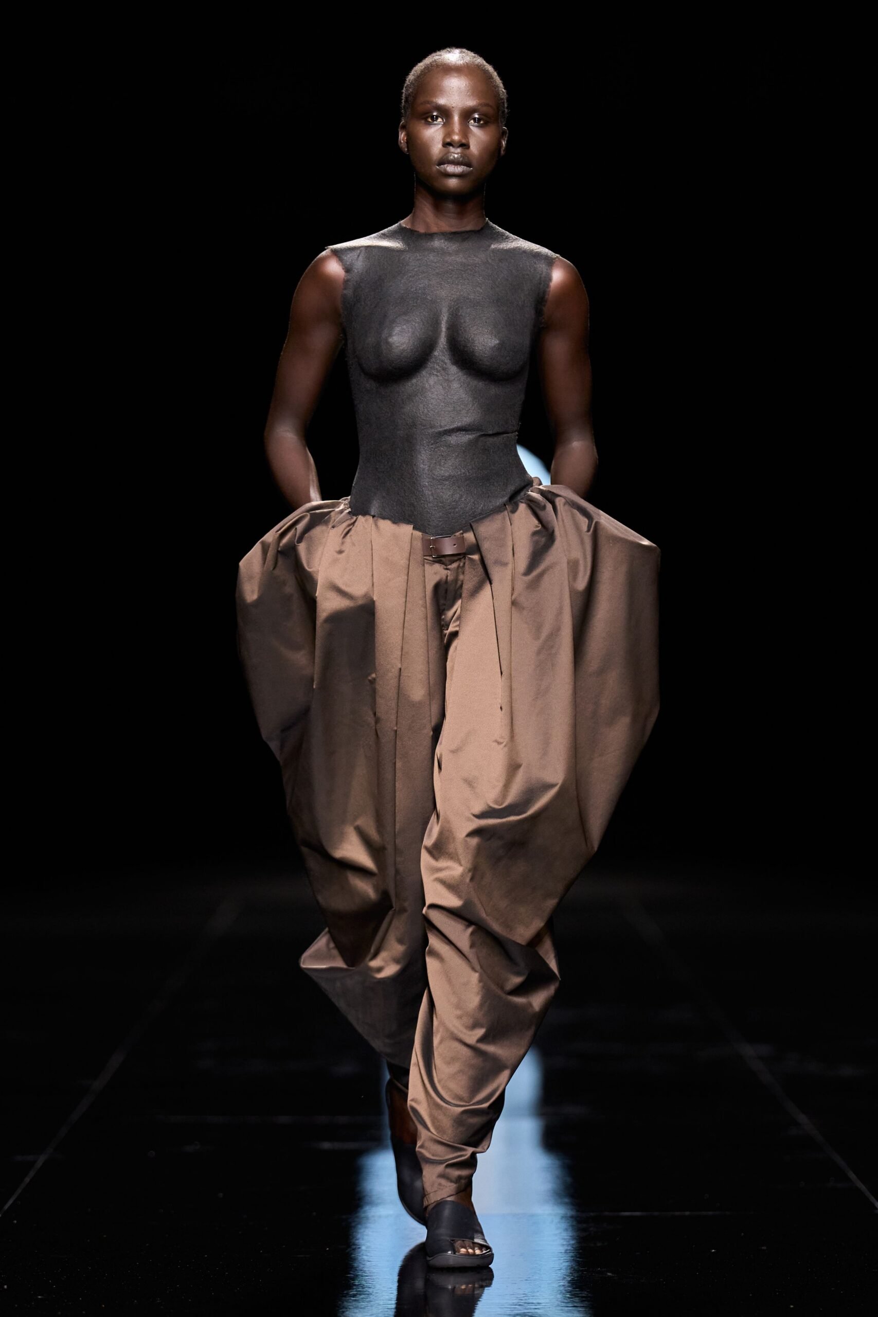 issey-miyake-spring-2027-ready-to-wear-look-28-scaled.jpg