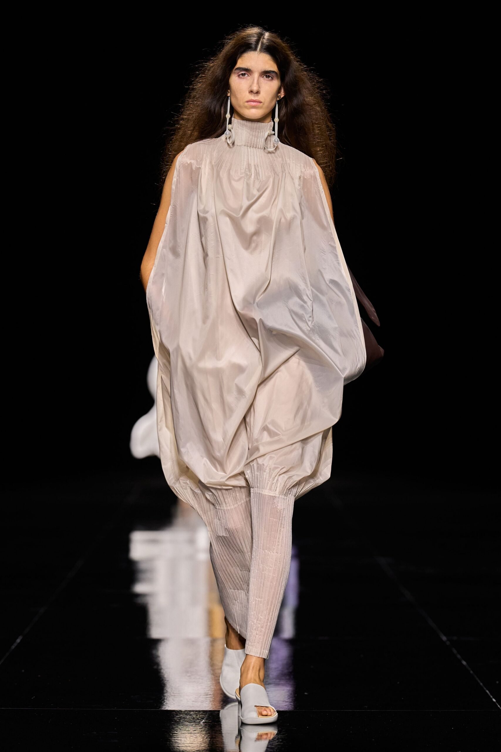 issey-miyake-spring-2027-ready-to-wear-look-30-scaled.jpg