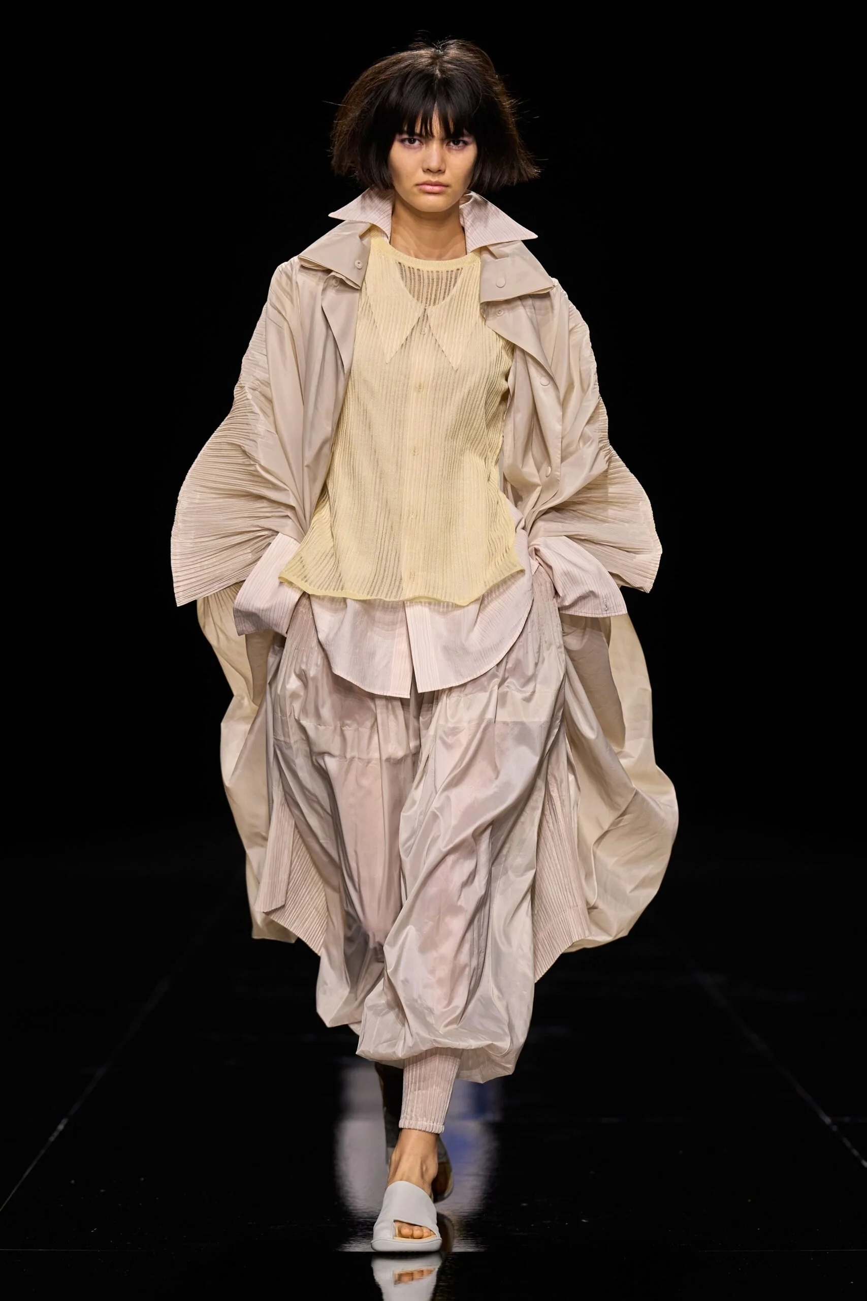 issey-miyake-spring-2027-ready-to-wear-look-34-scaled.jpg