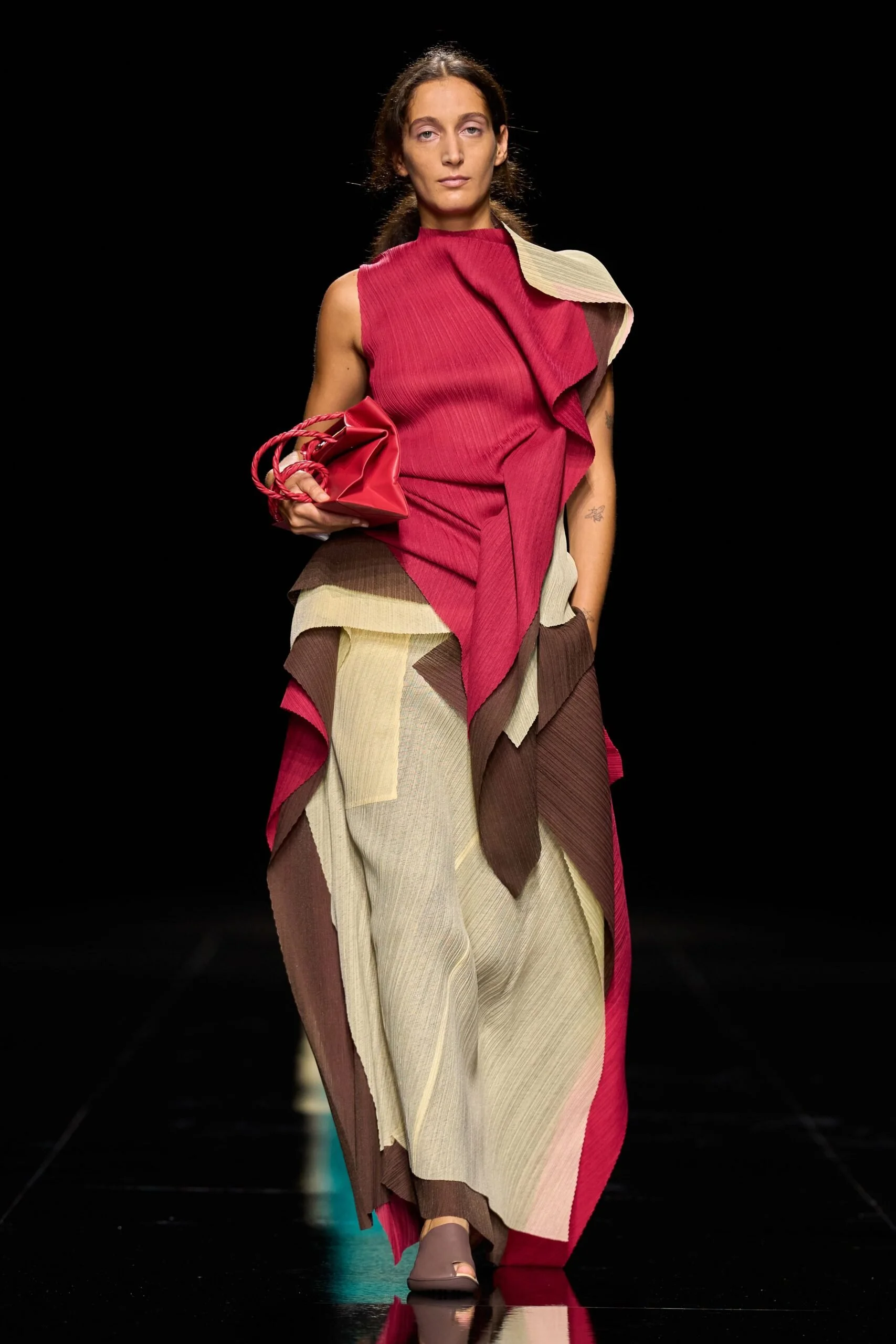 issey-miyake-spring-2027-ready-to-wear-look-37-scaled.jpg