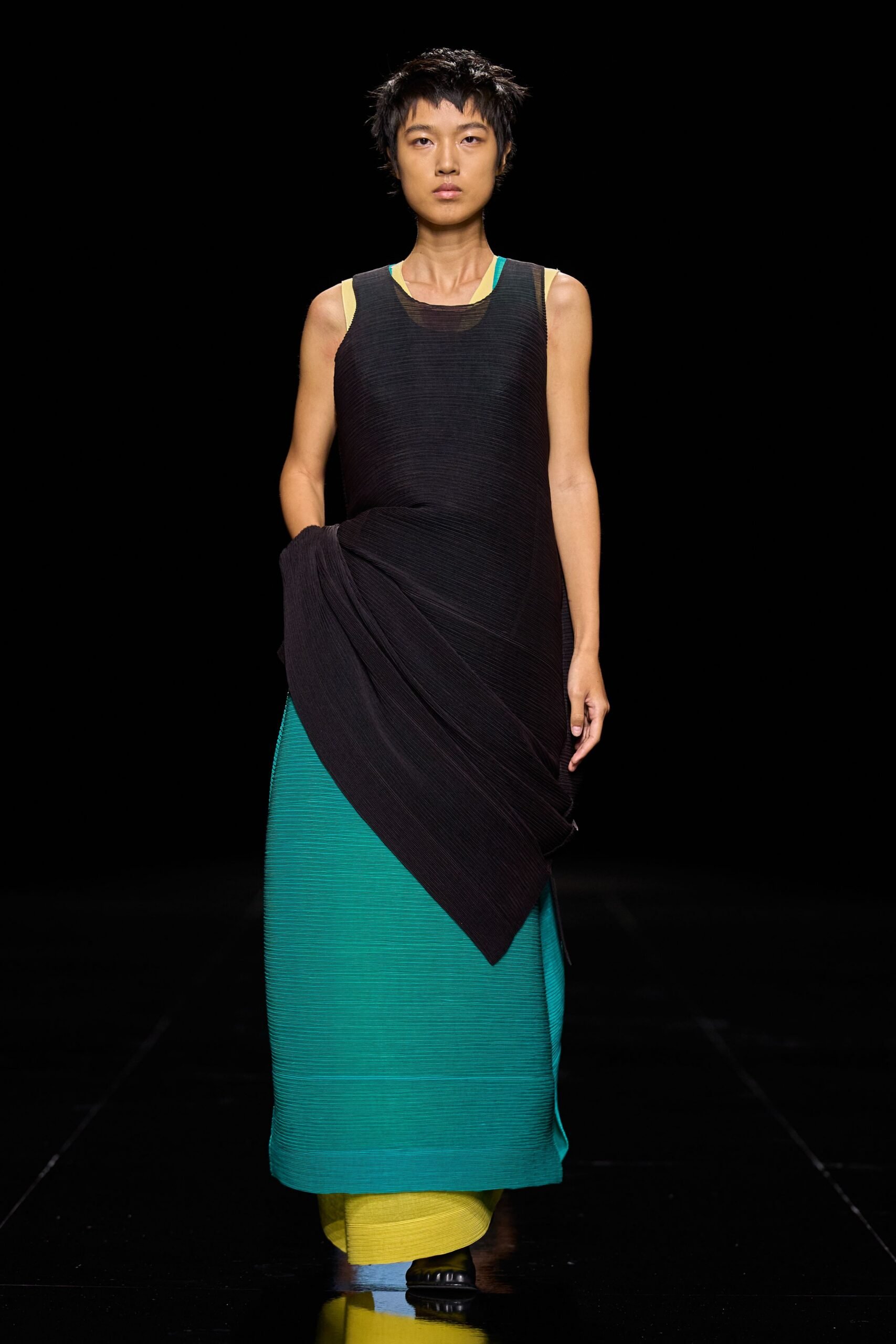 issey-miyake-spring-2027-ready-to-wear-look-39-scaled.jpg