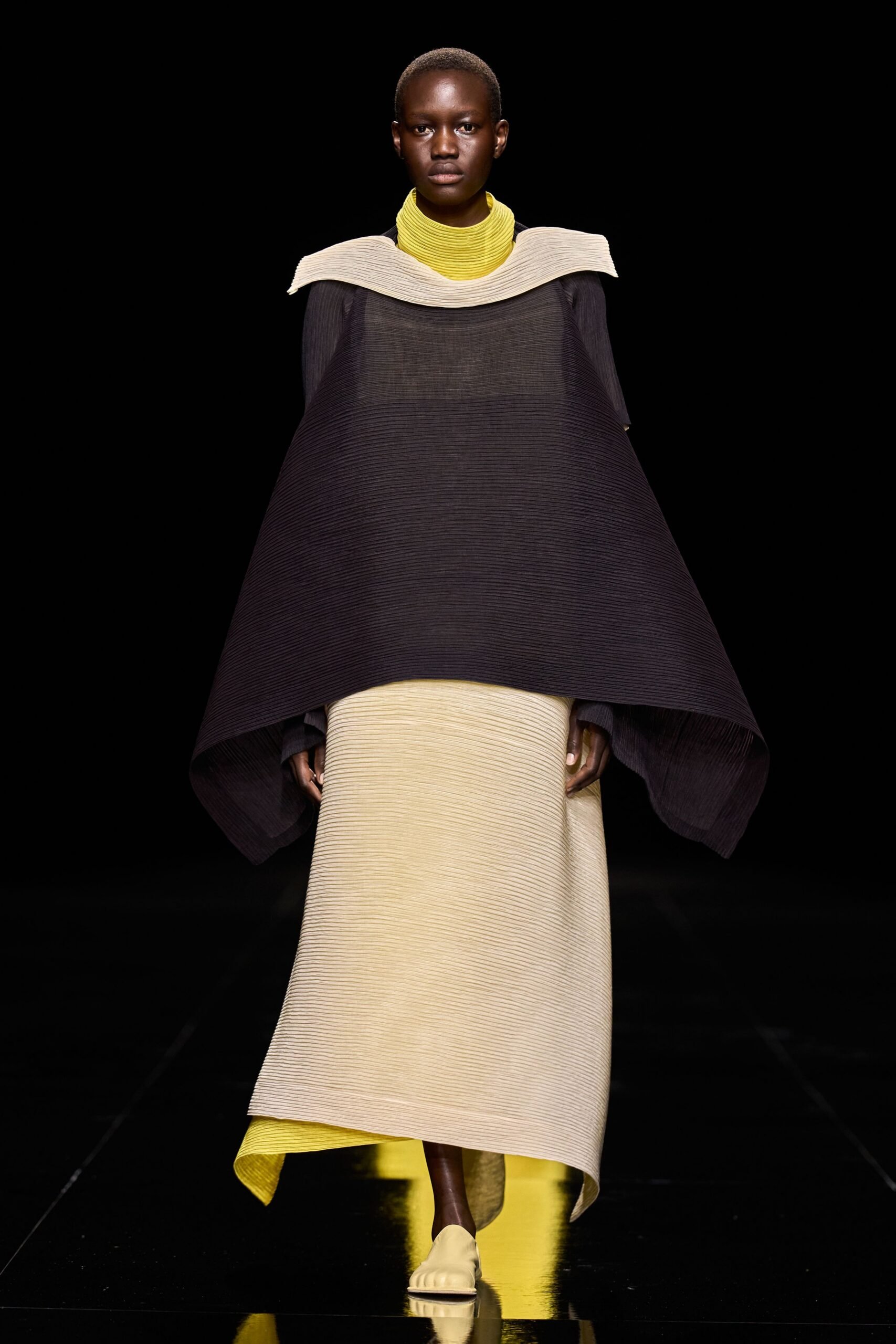 issey-miyake-spring-2027-ready-to-wear-look-42-scaled.jpg