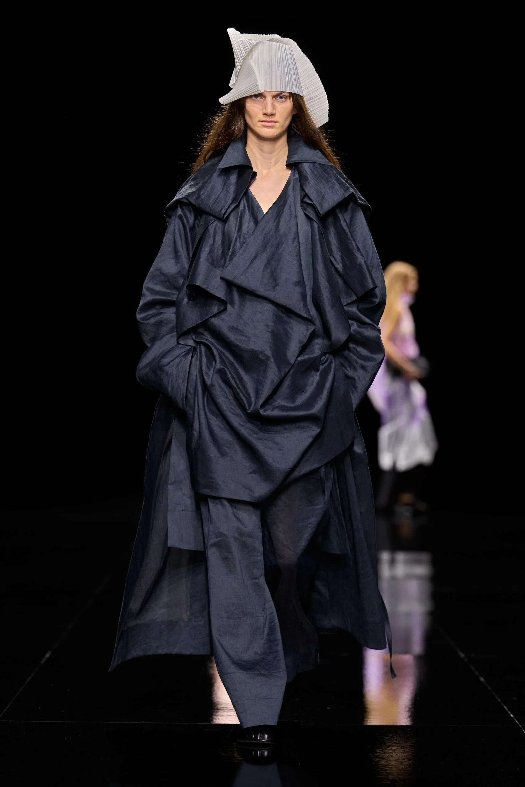 issey-miyake-spring-2027-ready-to-wear-look-48-scaled.jpg
