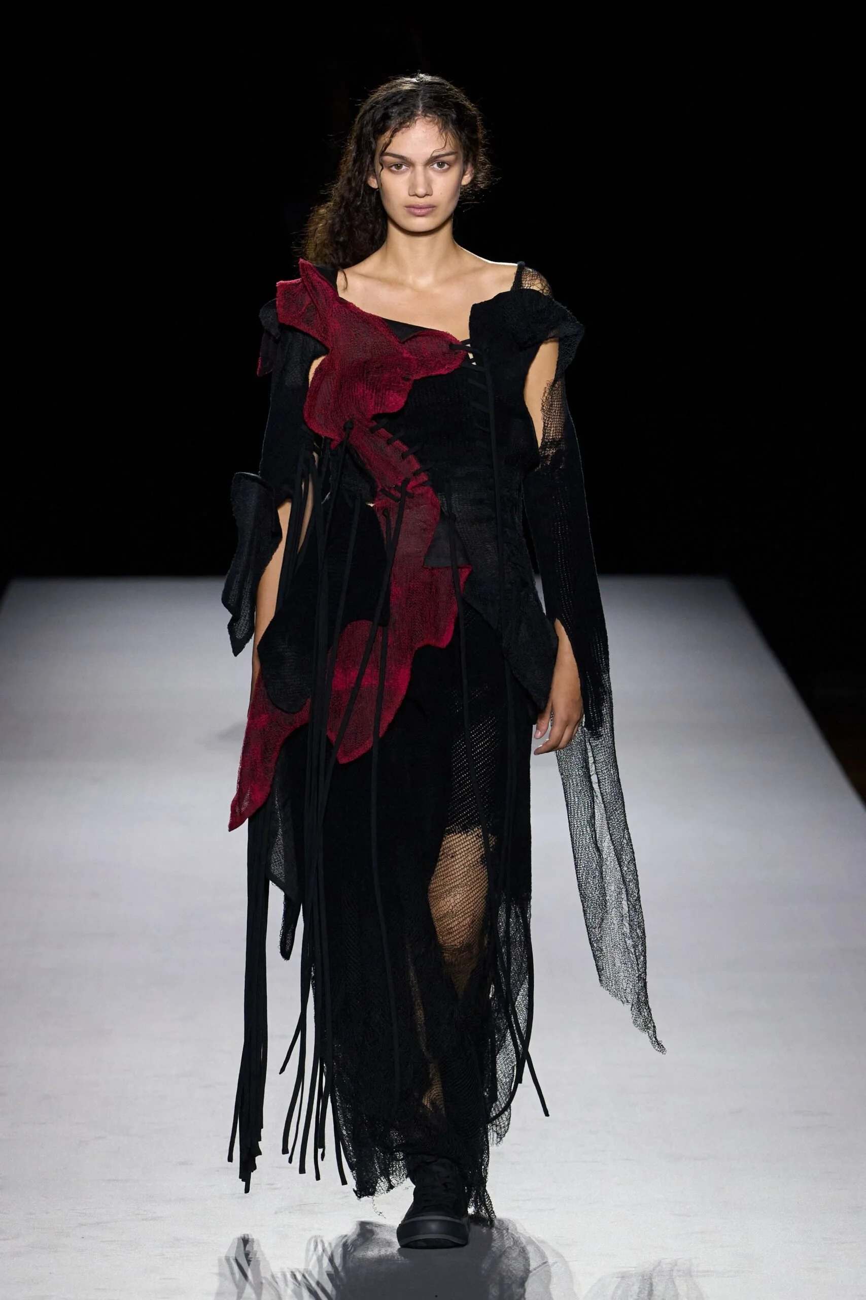 yohji-yamamoto-spring-2027-ready-to-wear-look-09-scaled.jpg
