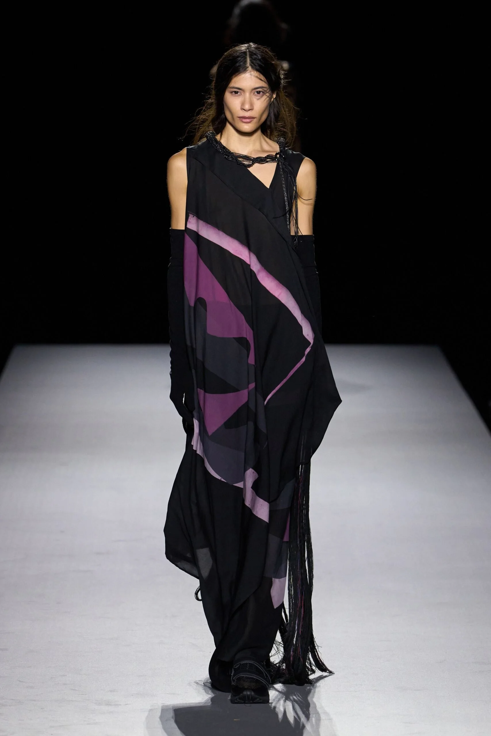 yohji-yamamoto-spring-2027-ready-to-wear-look-11-scaled.jpg